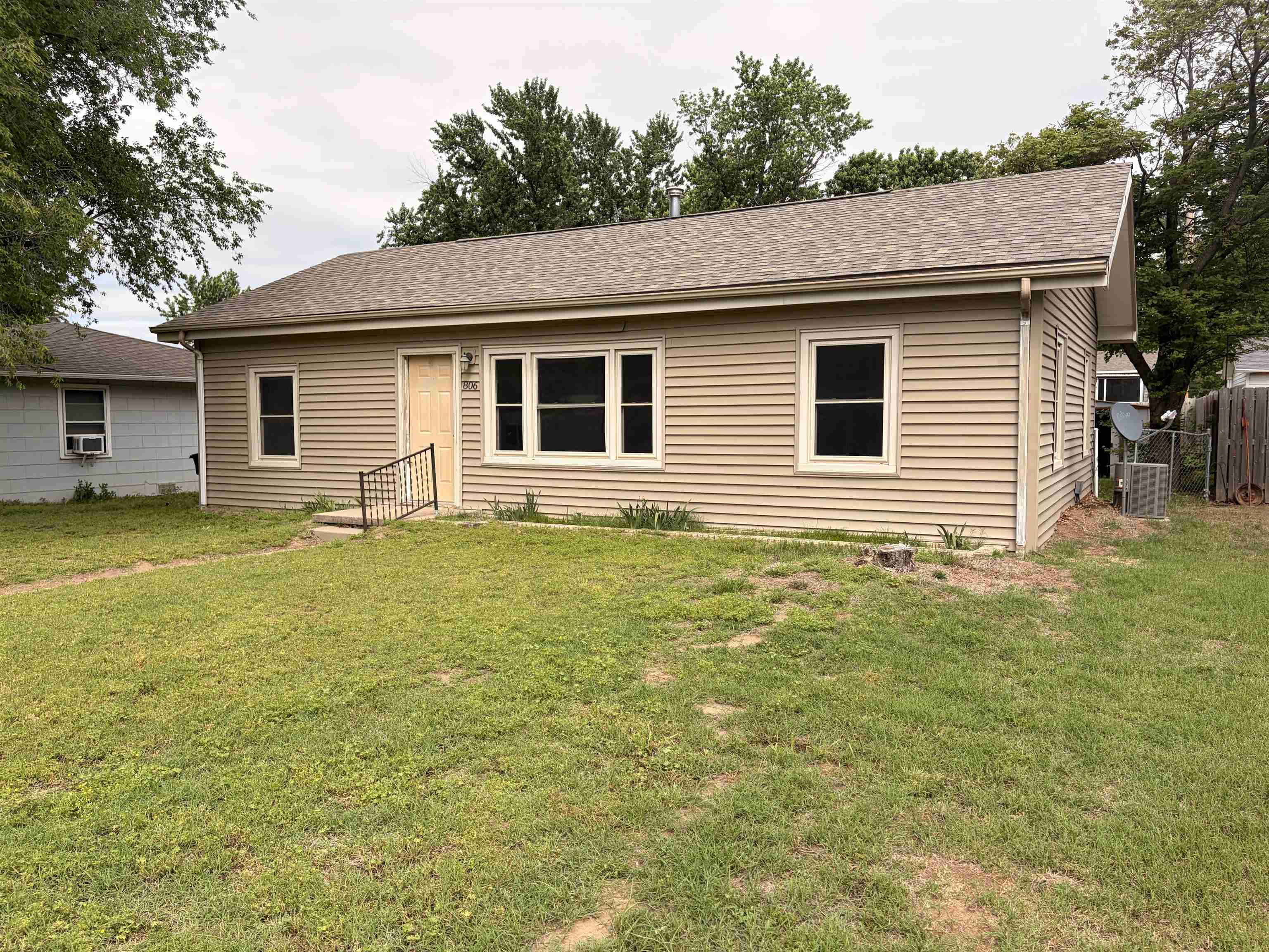 806 N 10th Arkansas City KS 67005