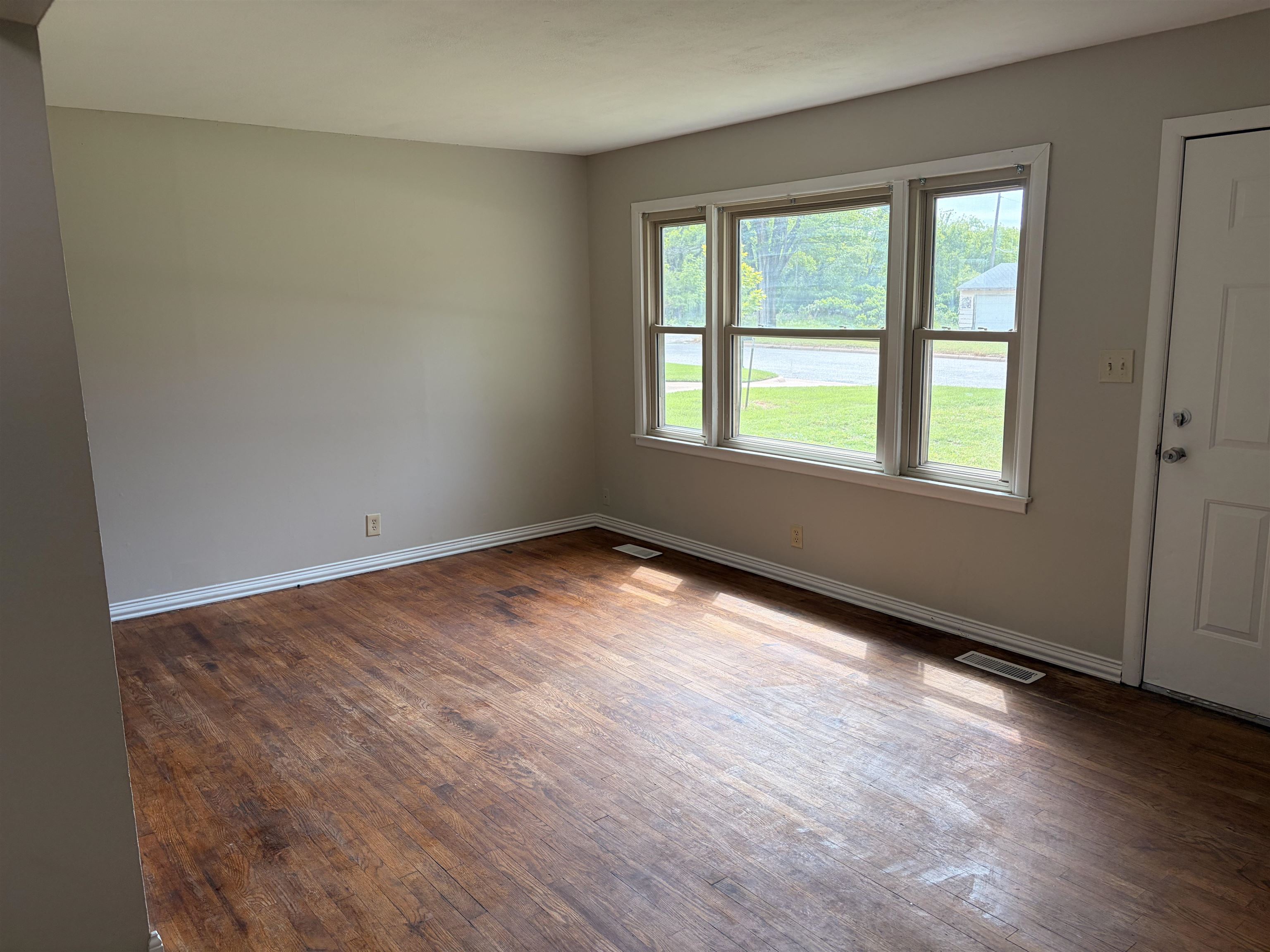806 N 10th Arkansas City KS 67005