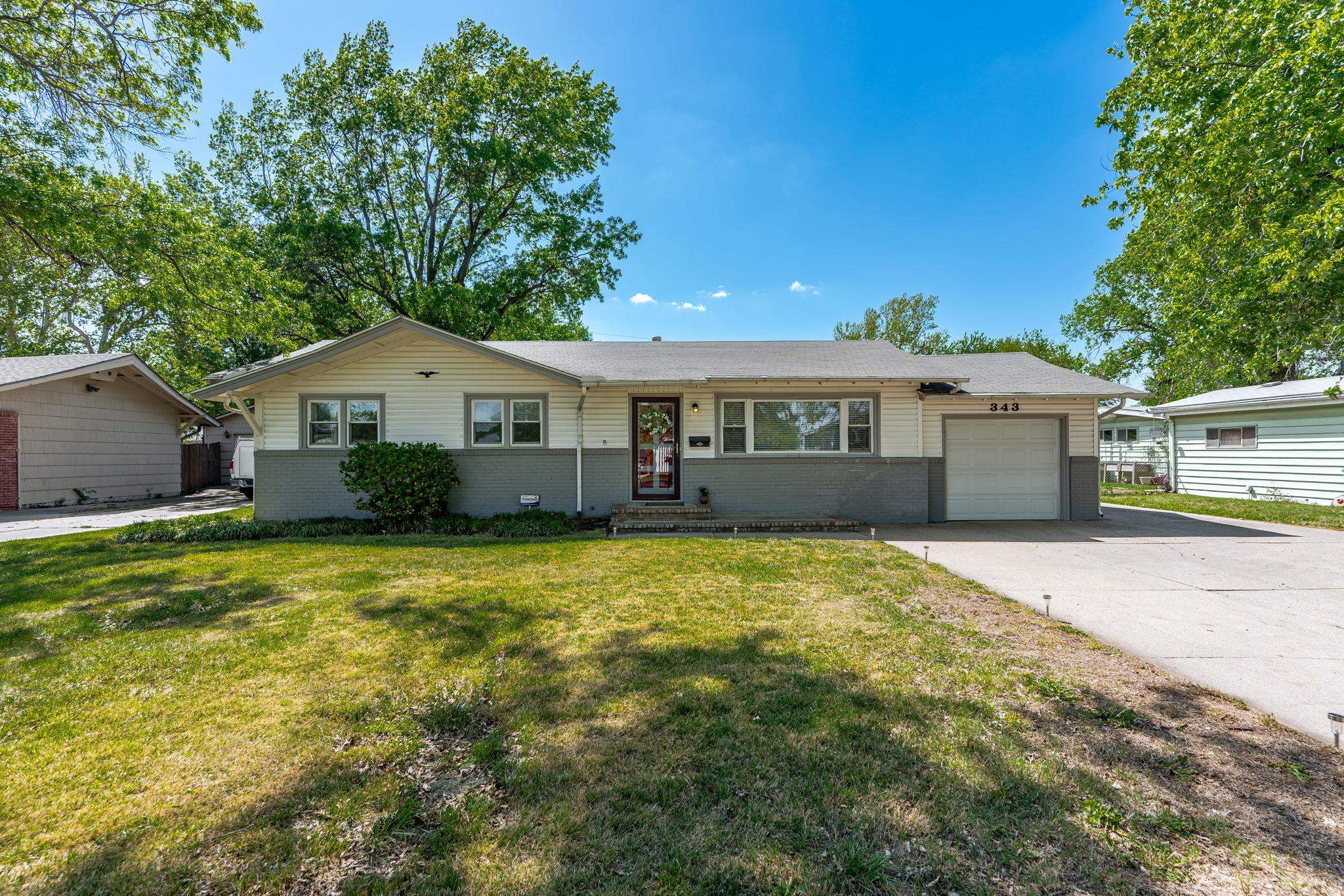 343 N Acadia Wichita KS 67212