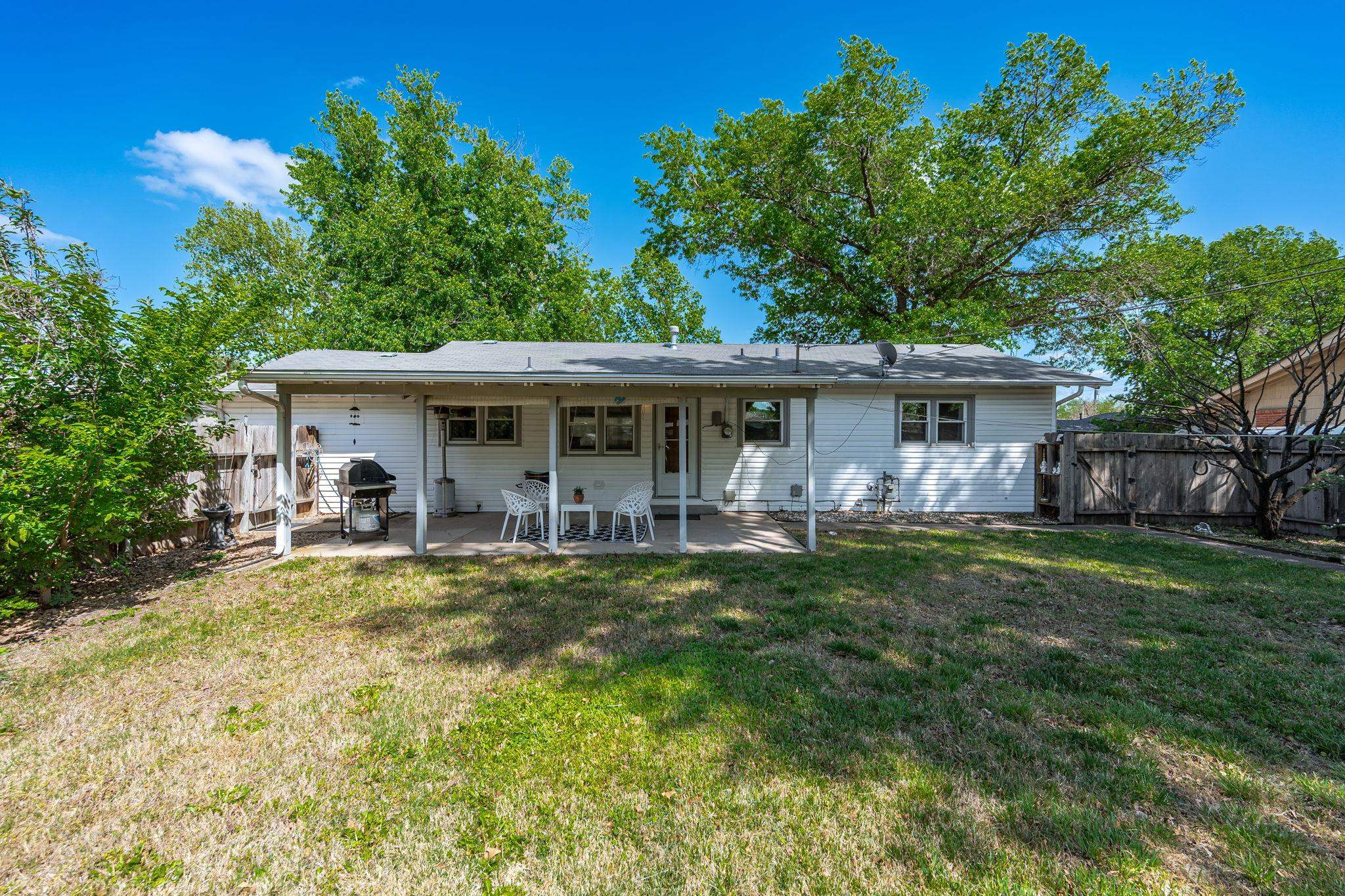 343 N Acadia Wichita KS 67212