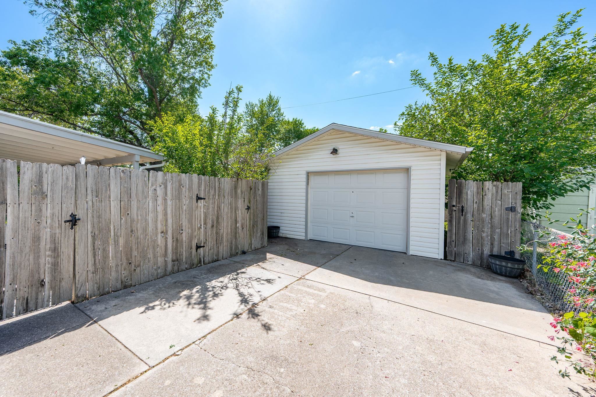 343 N Acadia Wichita KS 67212