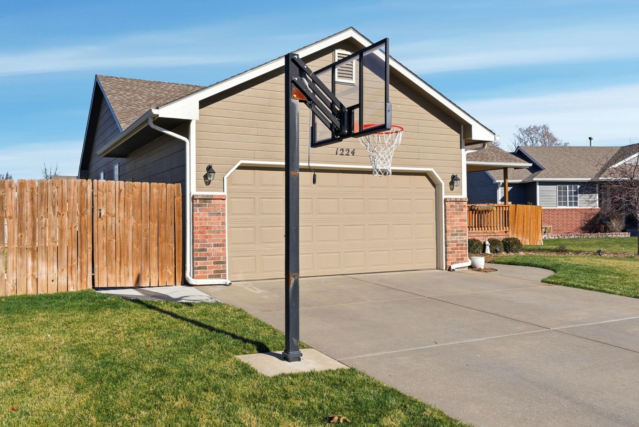 1224 E Ridgeview Court Clearwater KS 67026