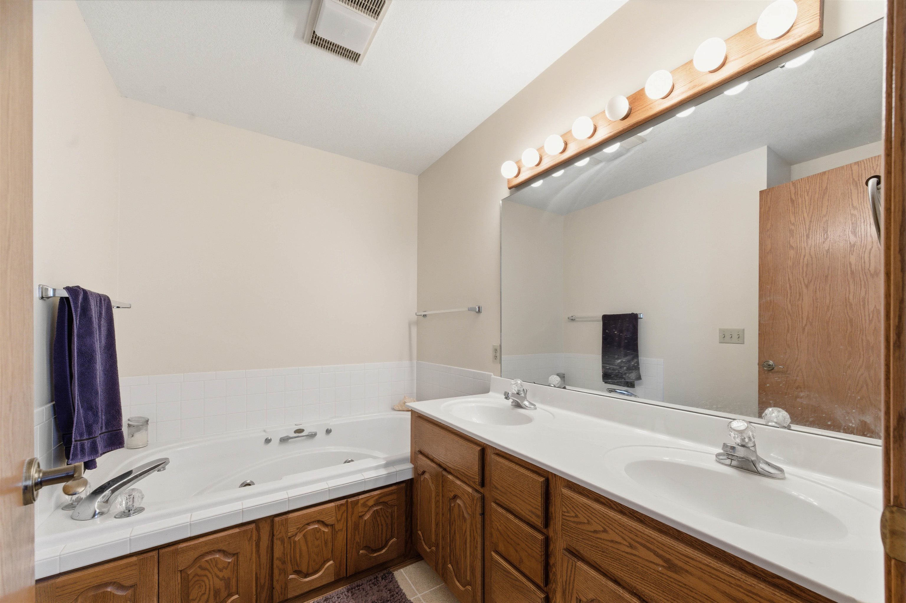 1216 S Chestnut Street Halstead KS 67056
