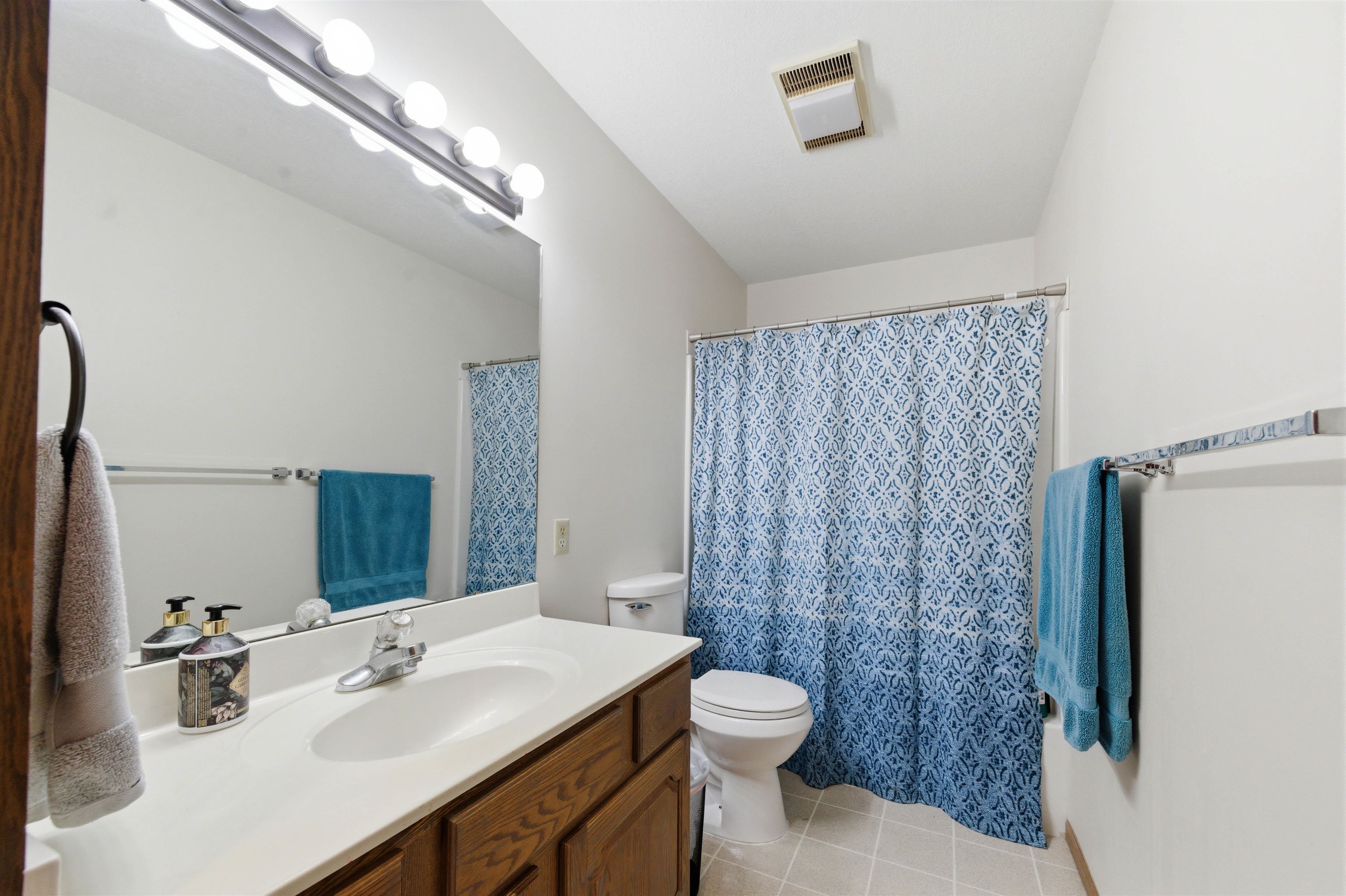 1216 S Chestnut Street Halstead KS 67056