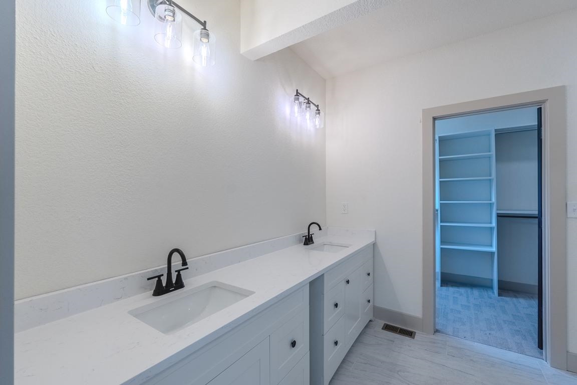 215 W Harrington Augusta KS 67010