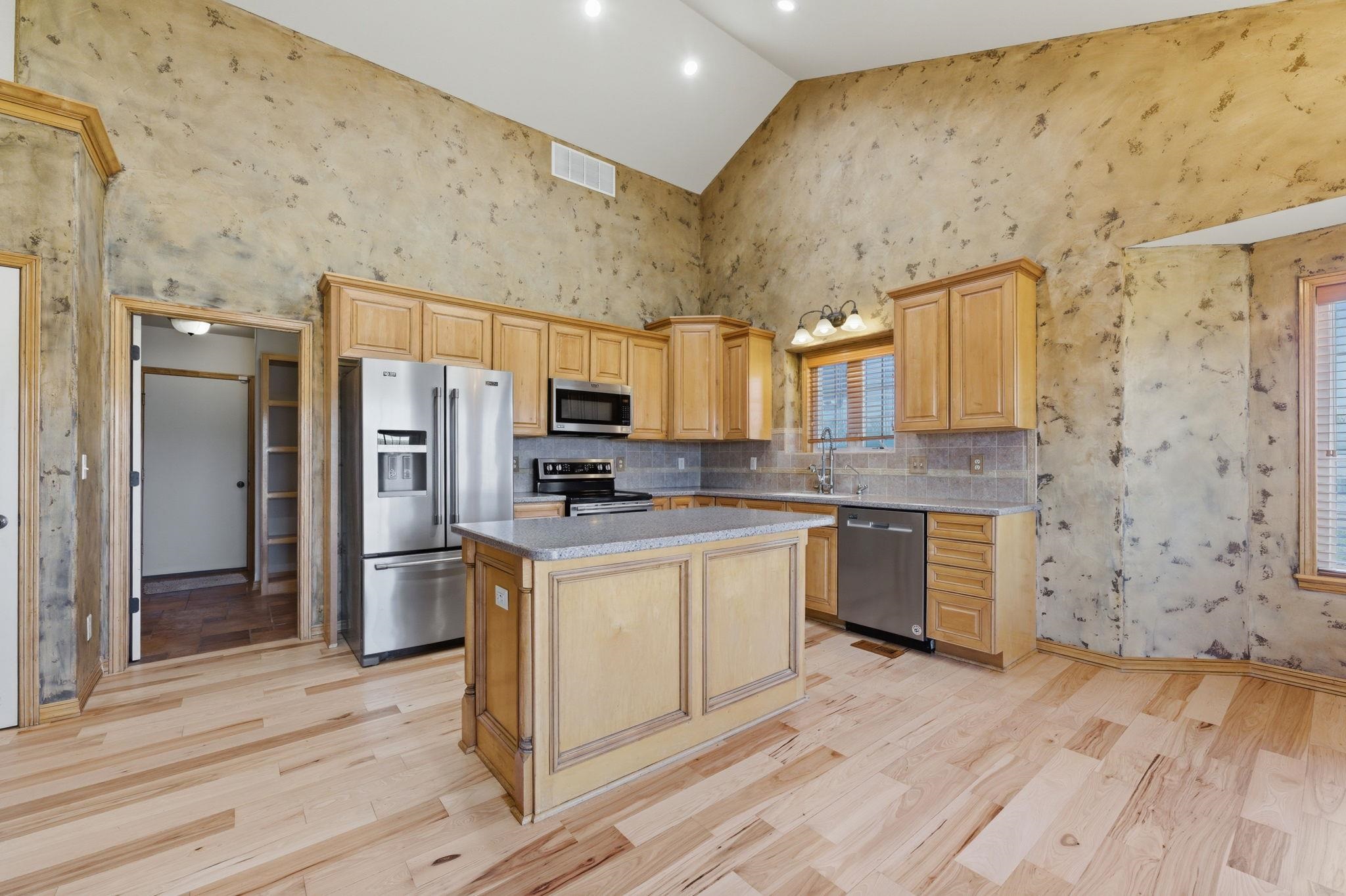 656 E 110th Avenue N Peck KS 67120-9029