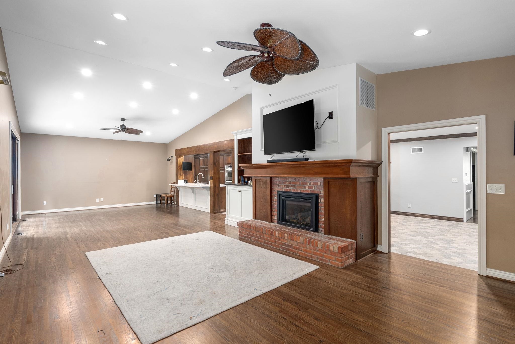 689 N Broadmoor Wichita KS 67206