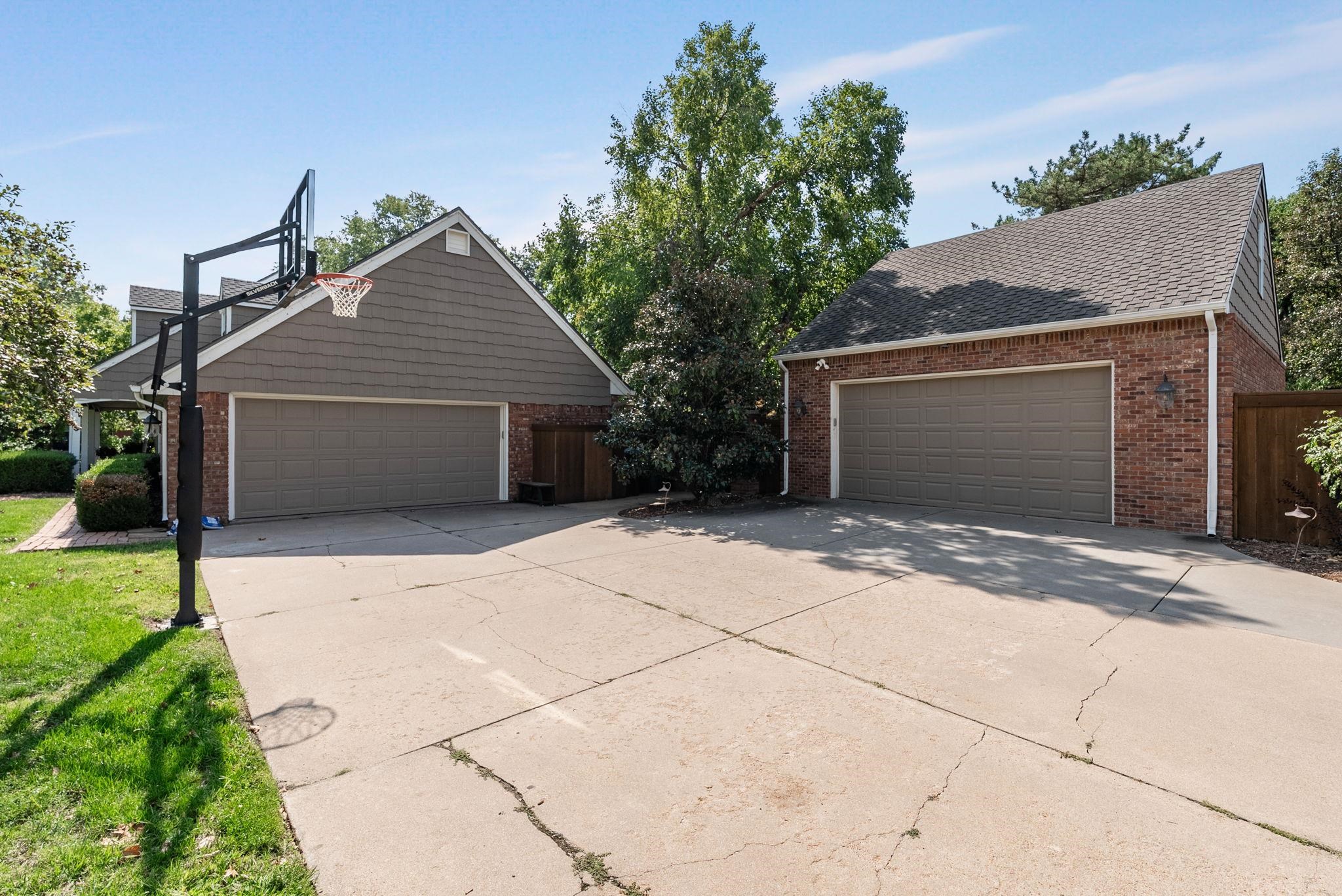 689 N Broadmoor Wichita KS 67206