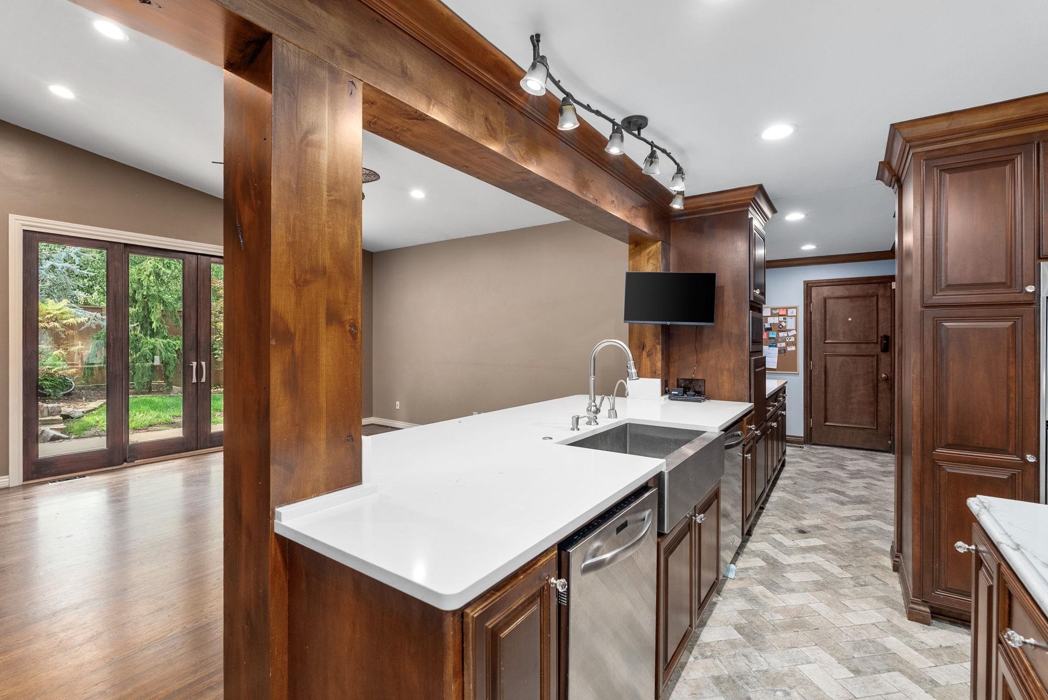 689 N Broadmoor Wichita KS 67206