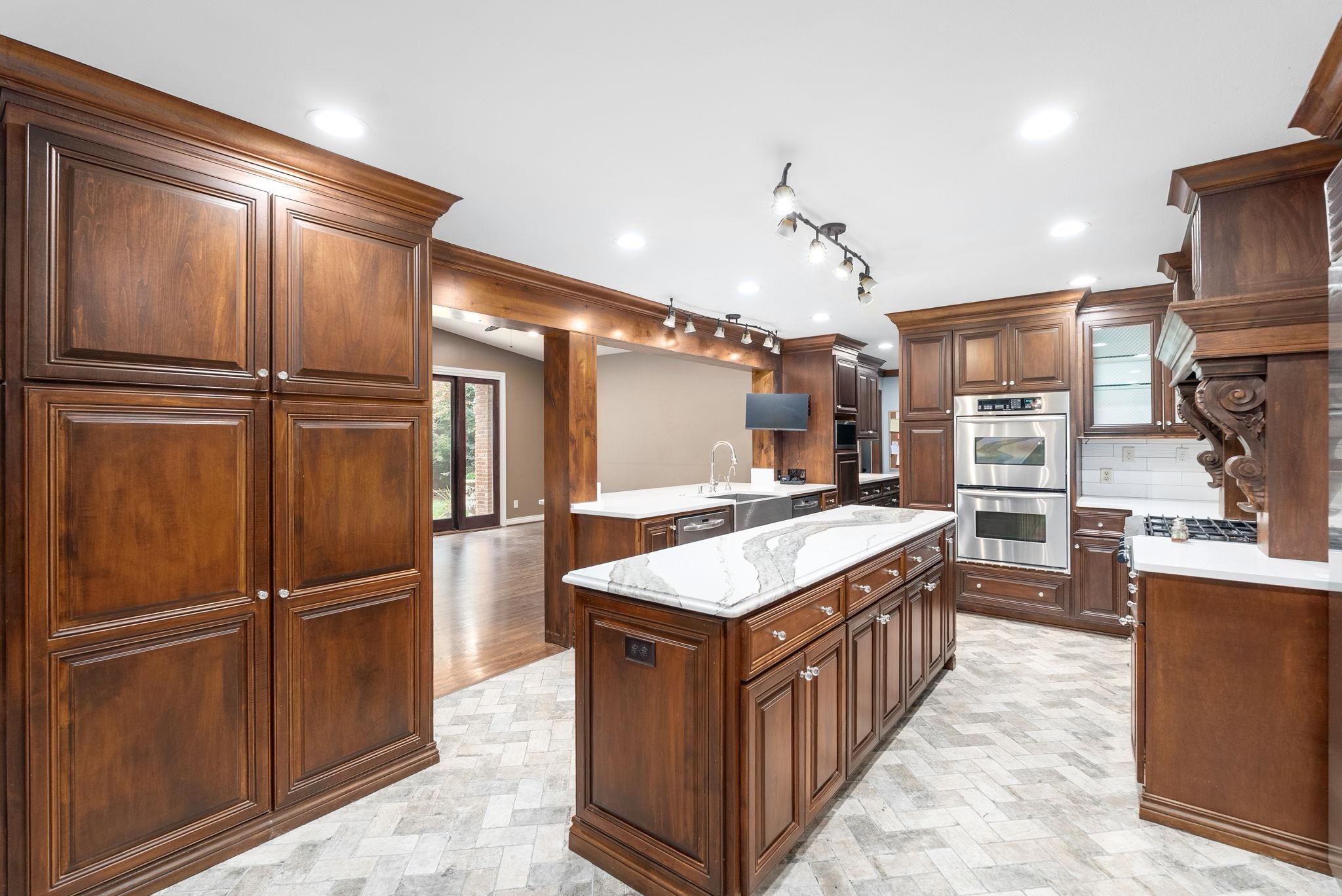 689 N Broadmoor Wichita KS 67206