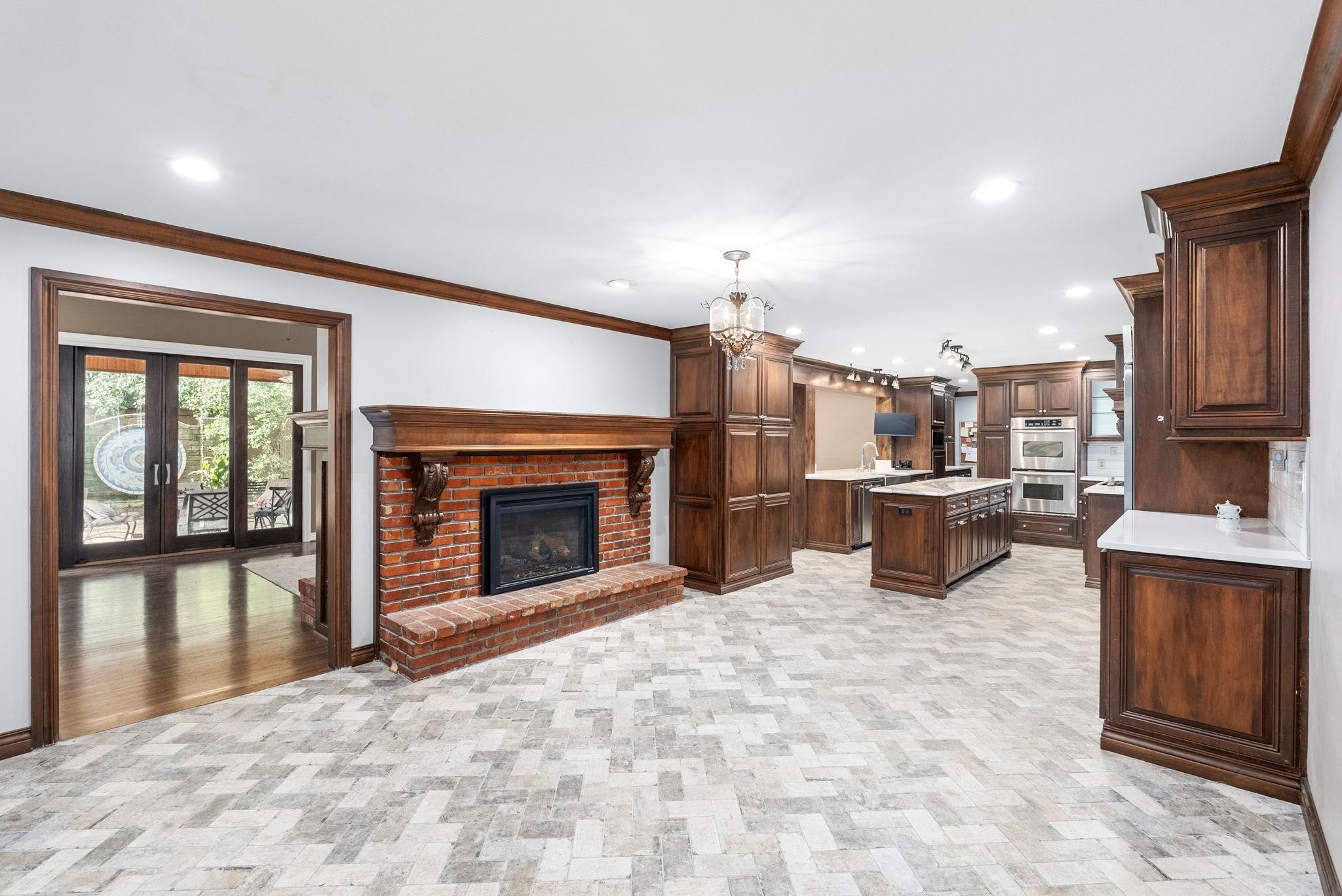 689 N Broadmoor Wichita KS 67206