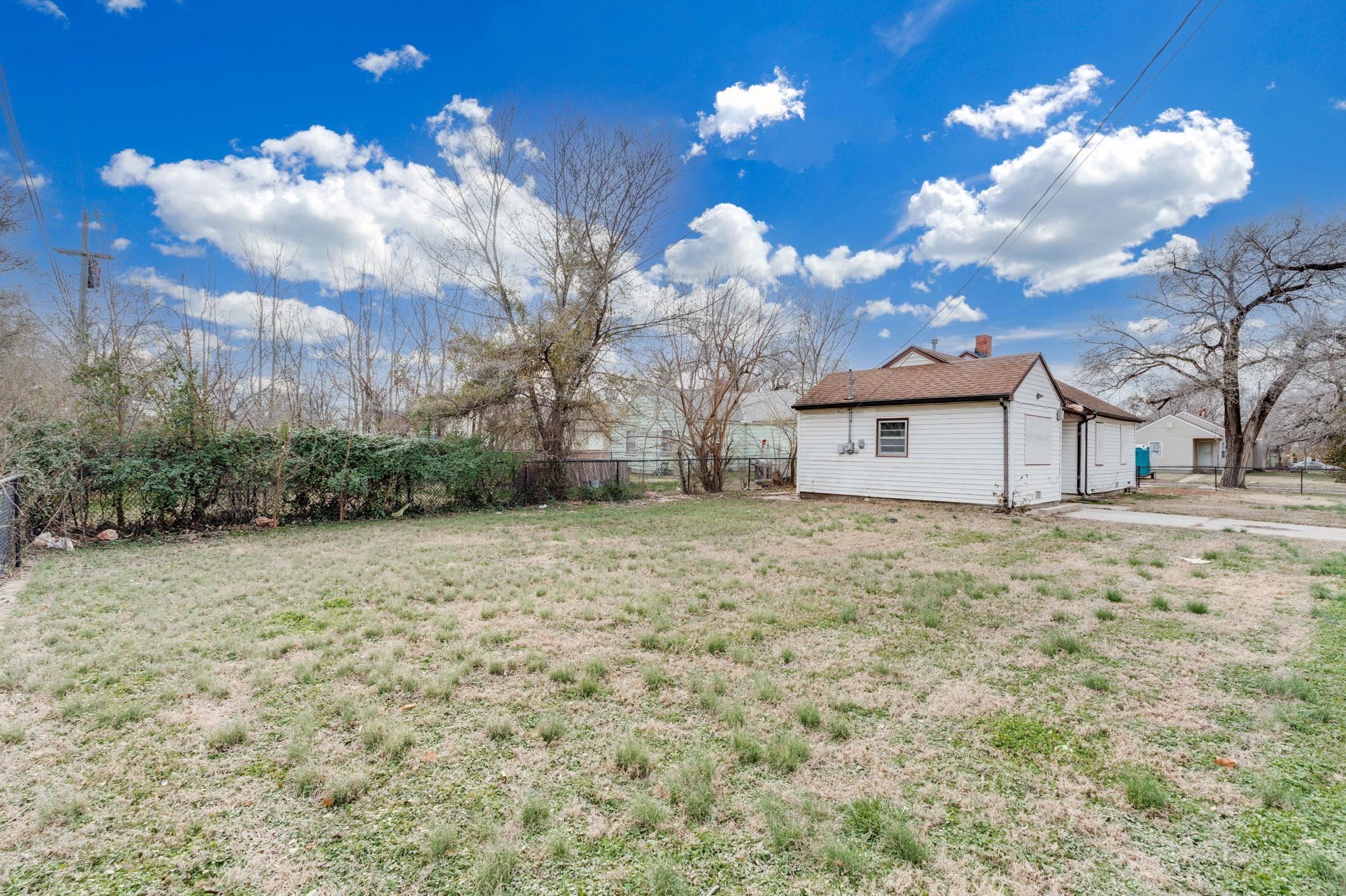 840 N Poplar Wichita KS 67214