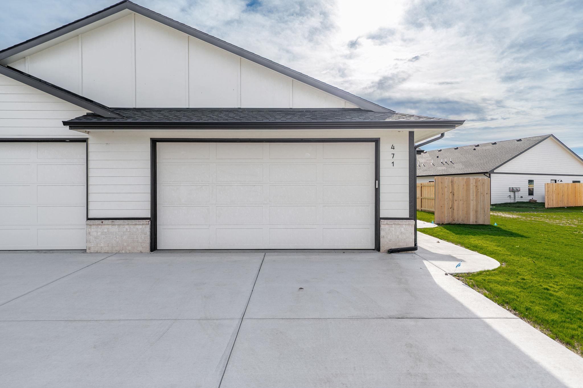 471 E Harper Street Valley Center KS 67147-8948