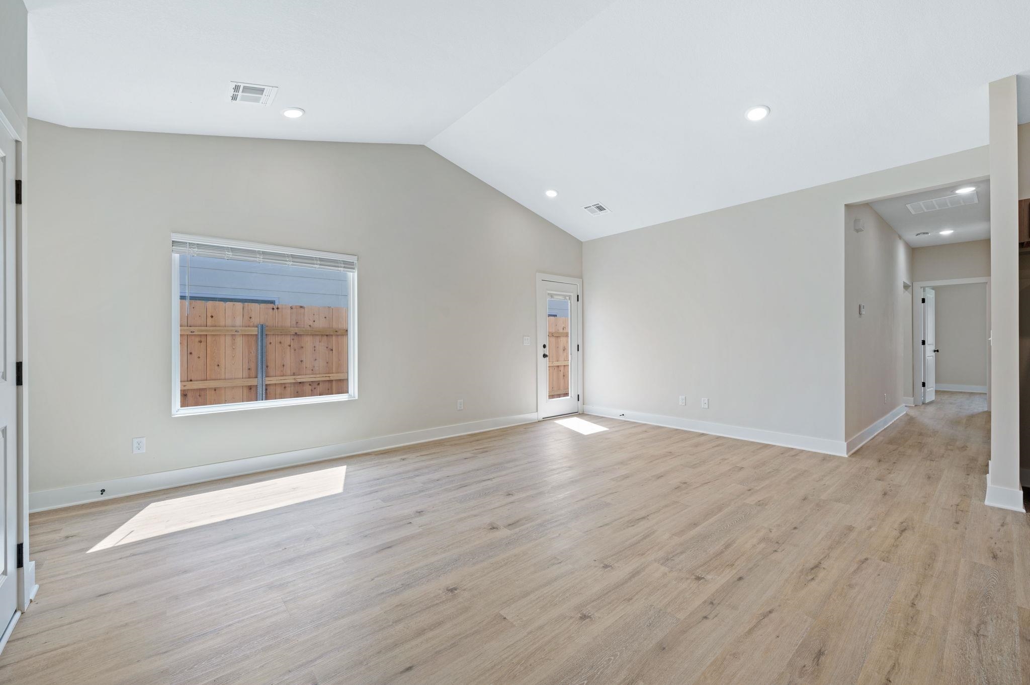 471 E Harper Street Valley Center KS 67147-8948