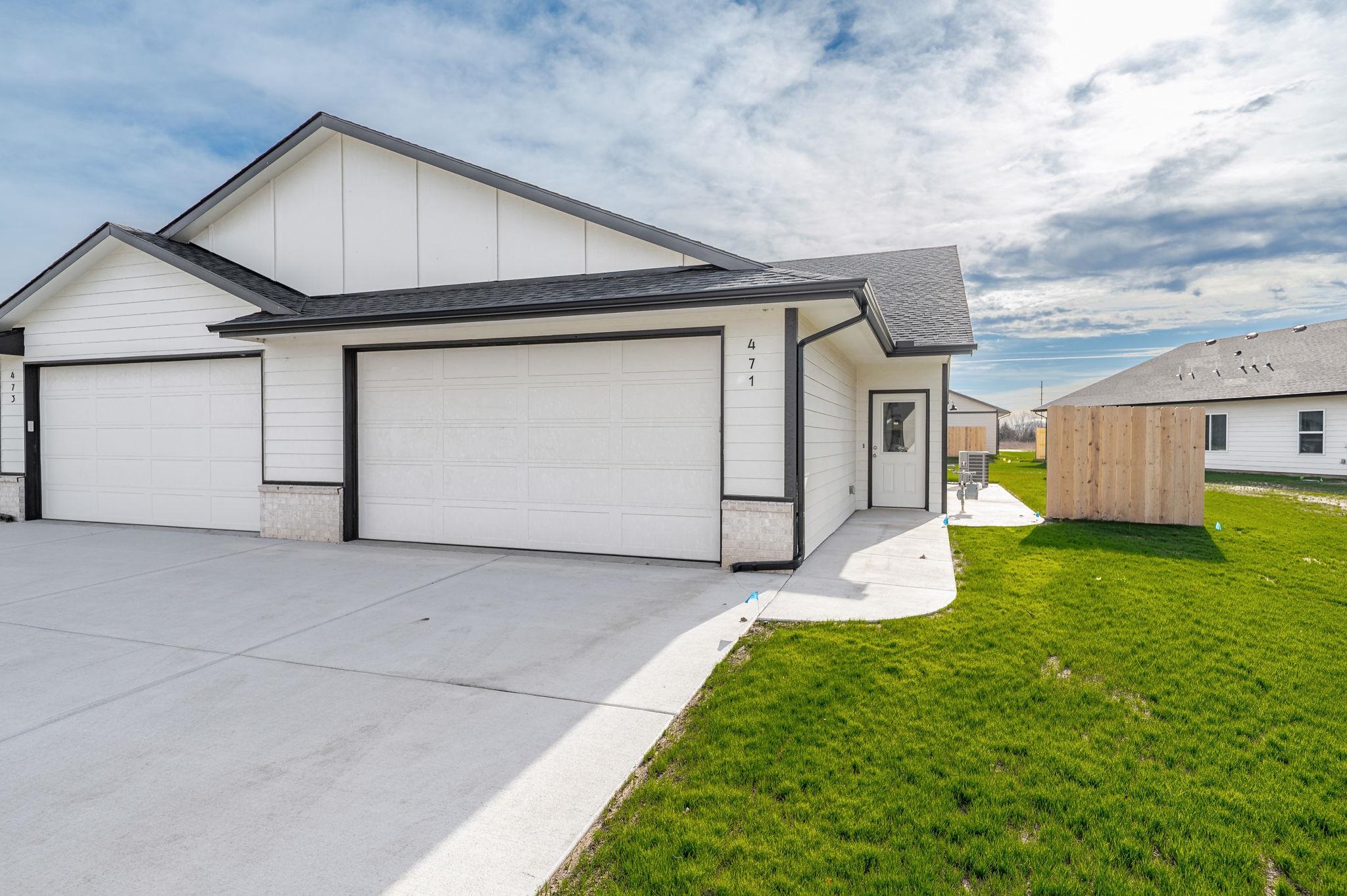 471 E Harper Street Valley Center KS 67147-8948