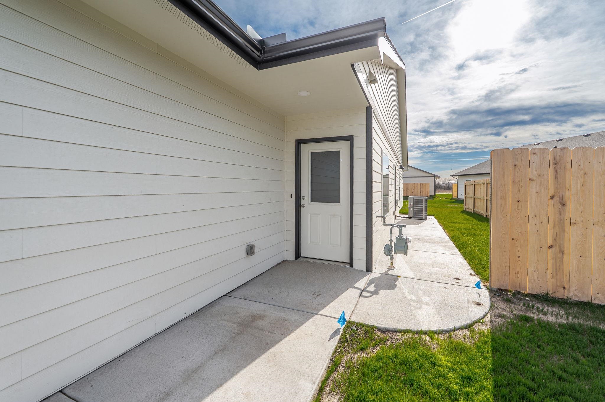 471 E Harper Street Valley Center KS 67147-8948