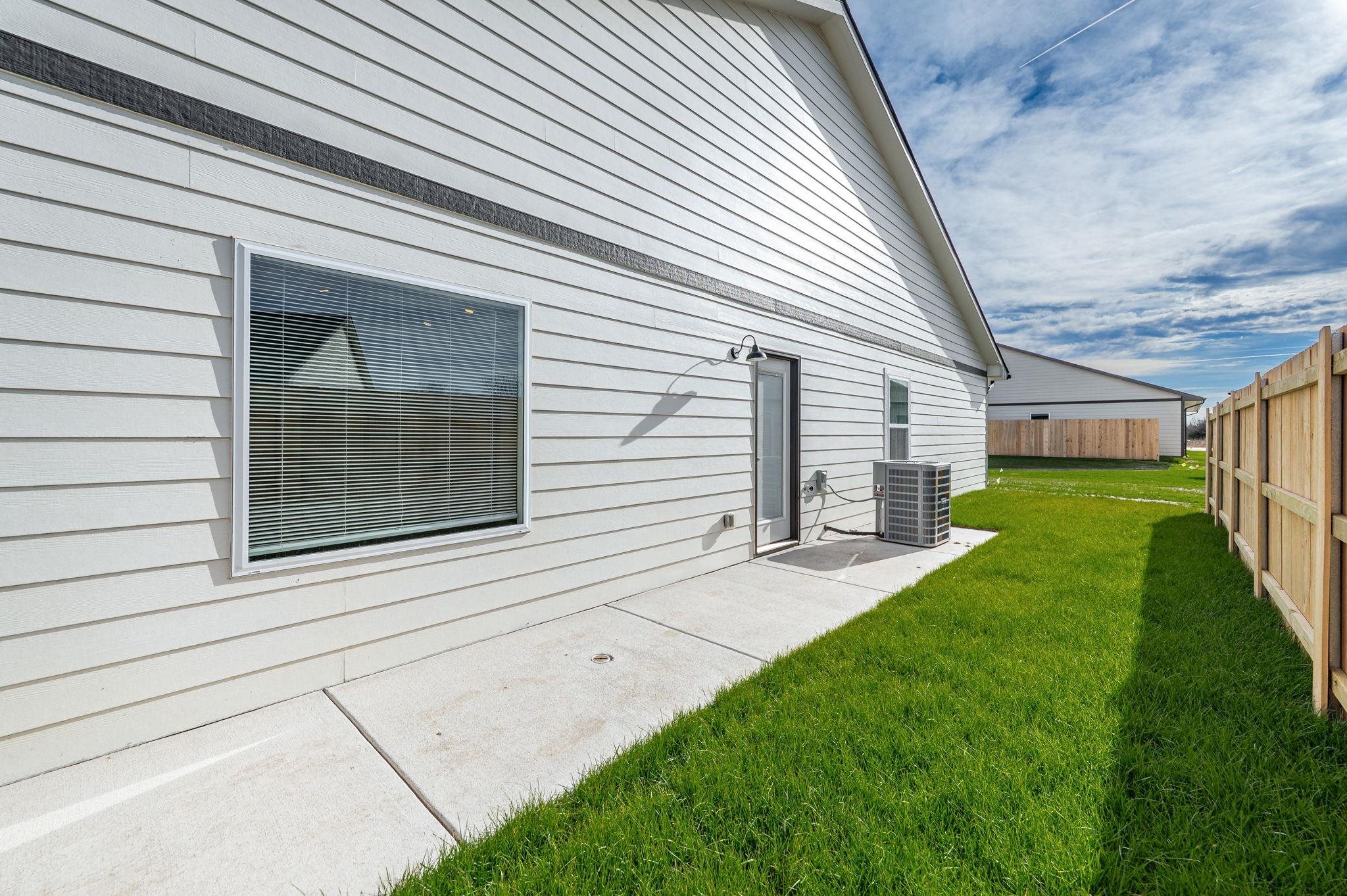 471 E Harper Street Valley Center KS 67147-8948