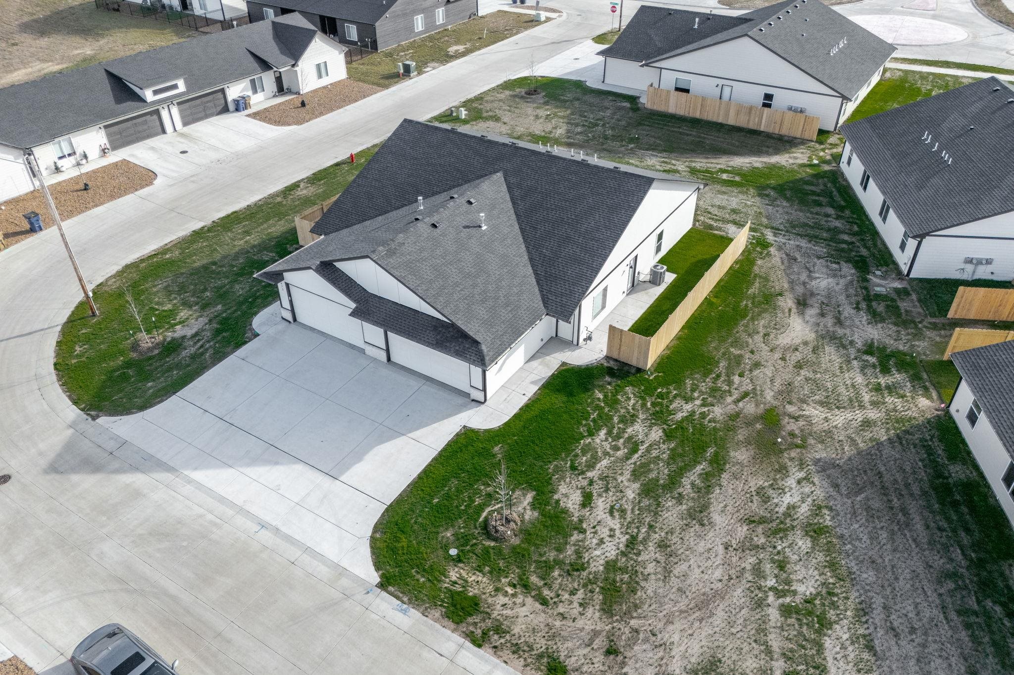 471 E Harper Street Valley Center KS 67147-8948