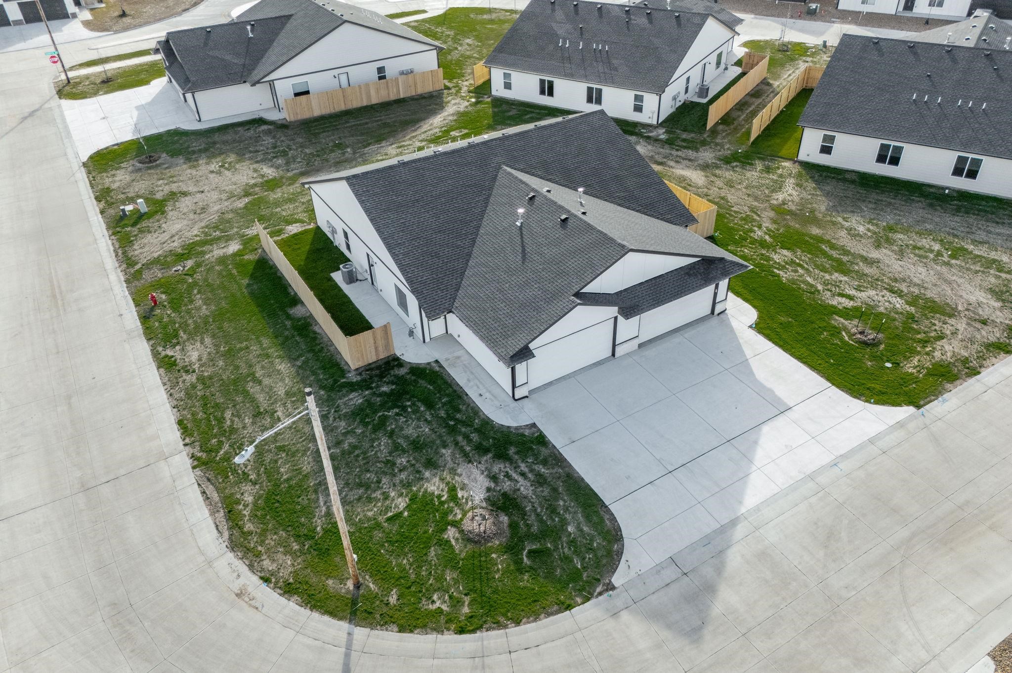 471 E Harper Street Valley Center KS 67147-8948