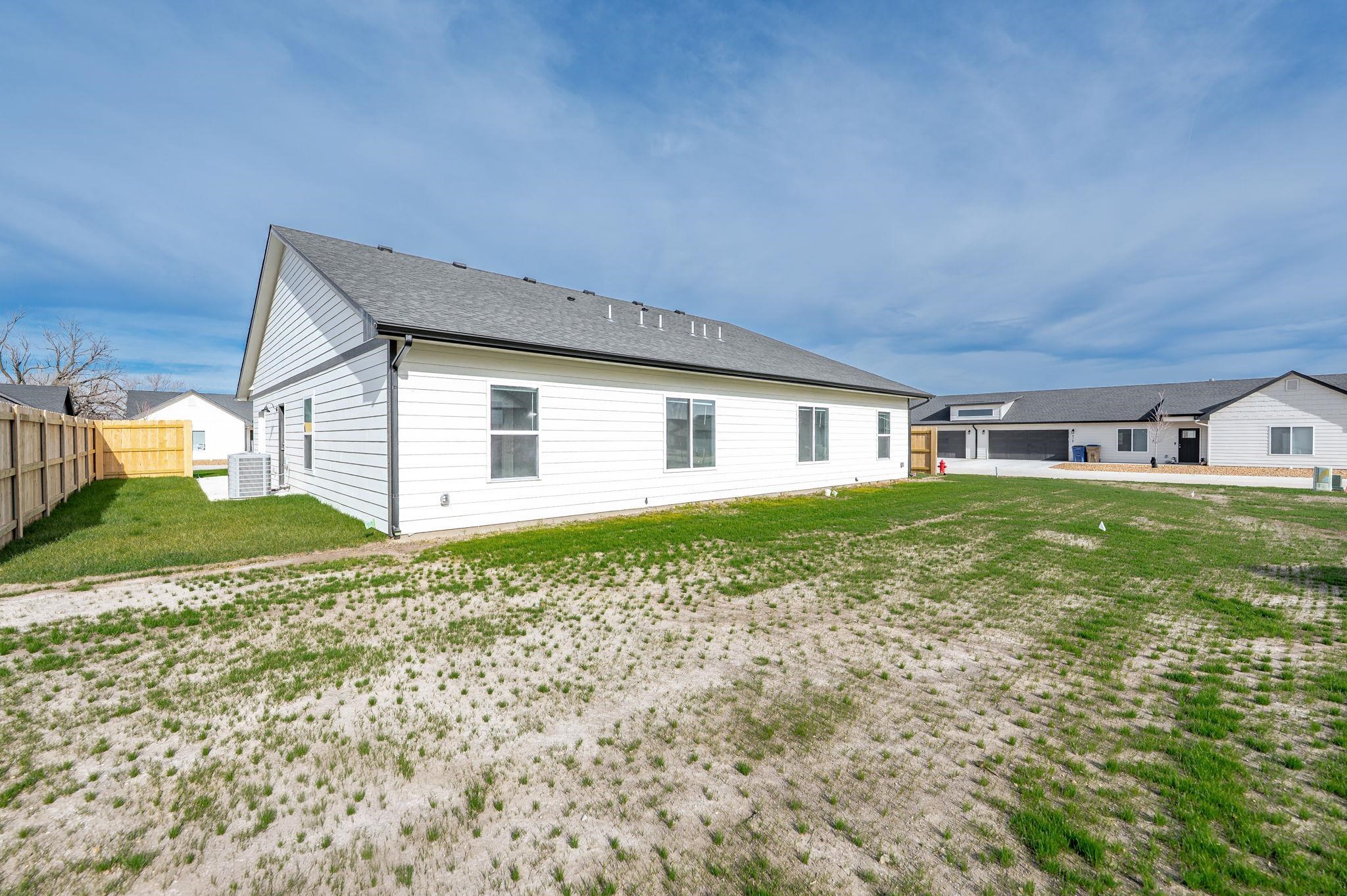 471 E Harper Street Valley Center KS 67147-8948
