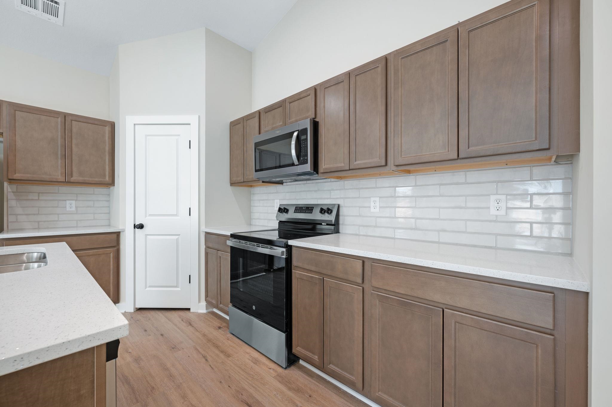 471 E Harper Street Valley Center KS 67147-8948