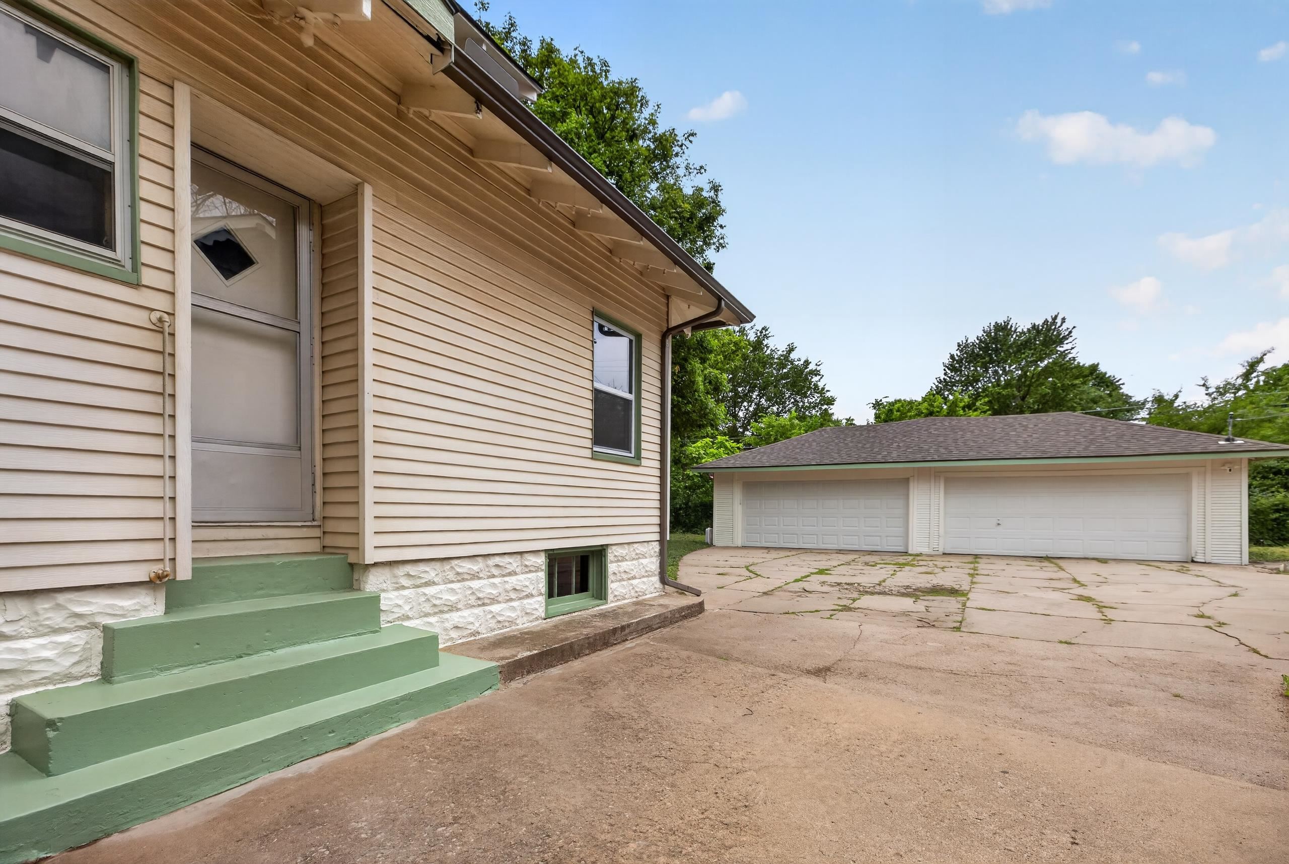 135 S Volustia Avenue Wichita KS 67211