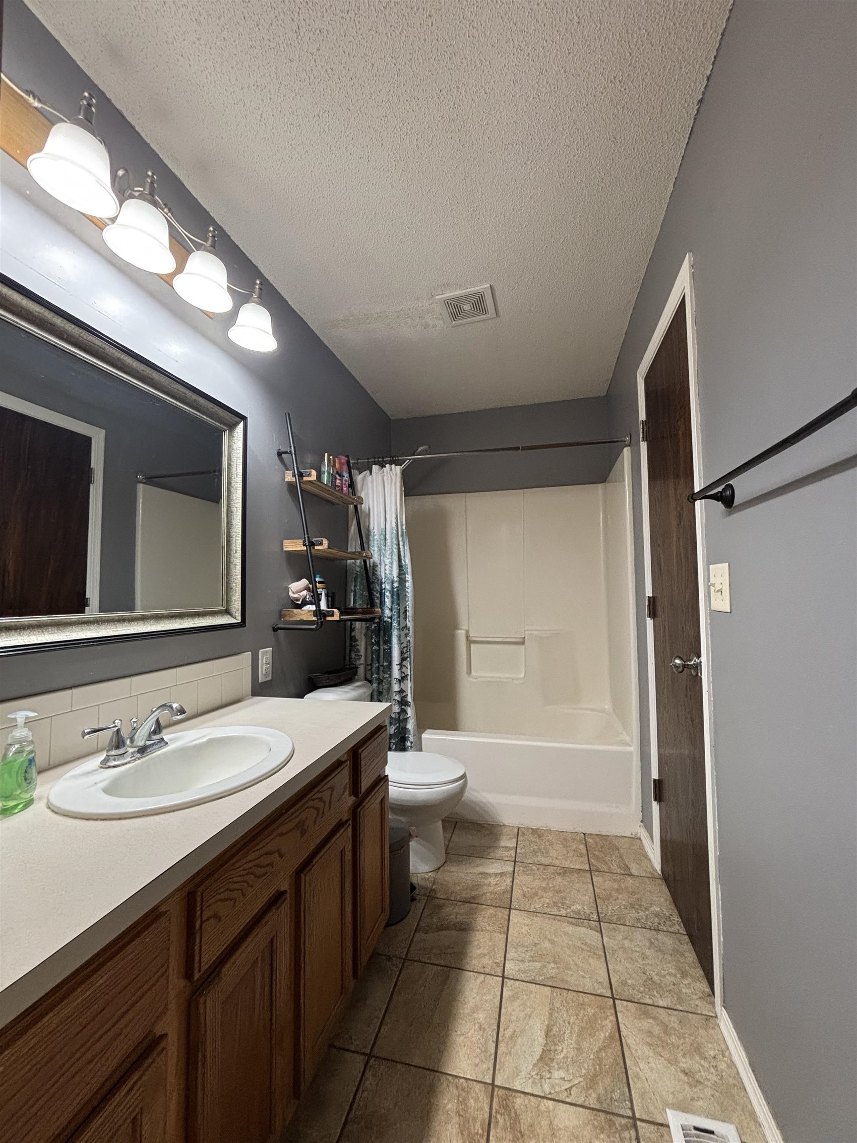 1314 E Hurley Street Haysville KS 67060