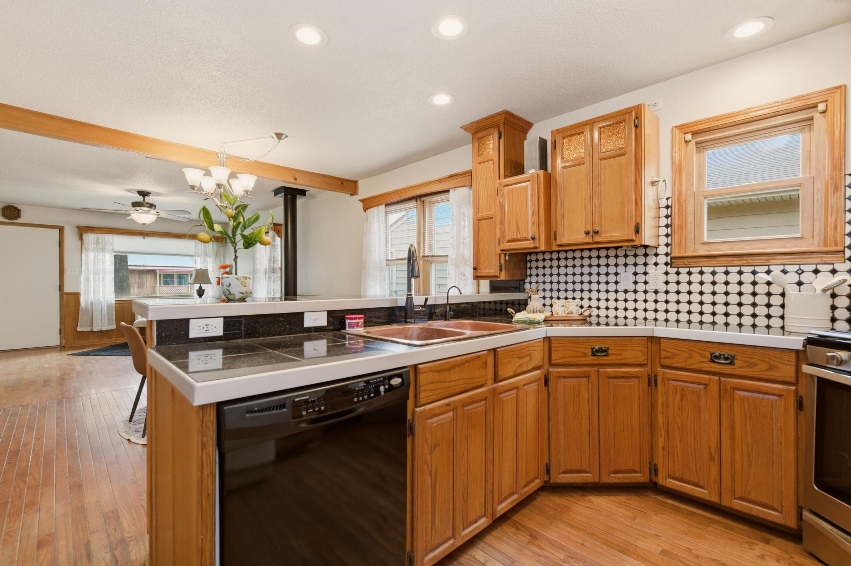 2110 Oak Street Harper KS 67058
