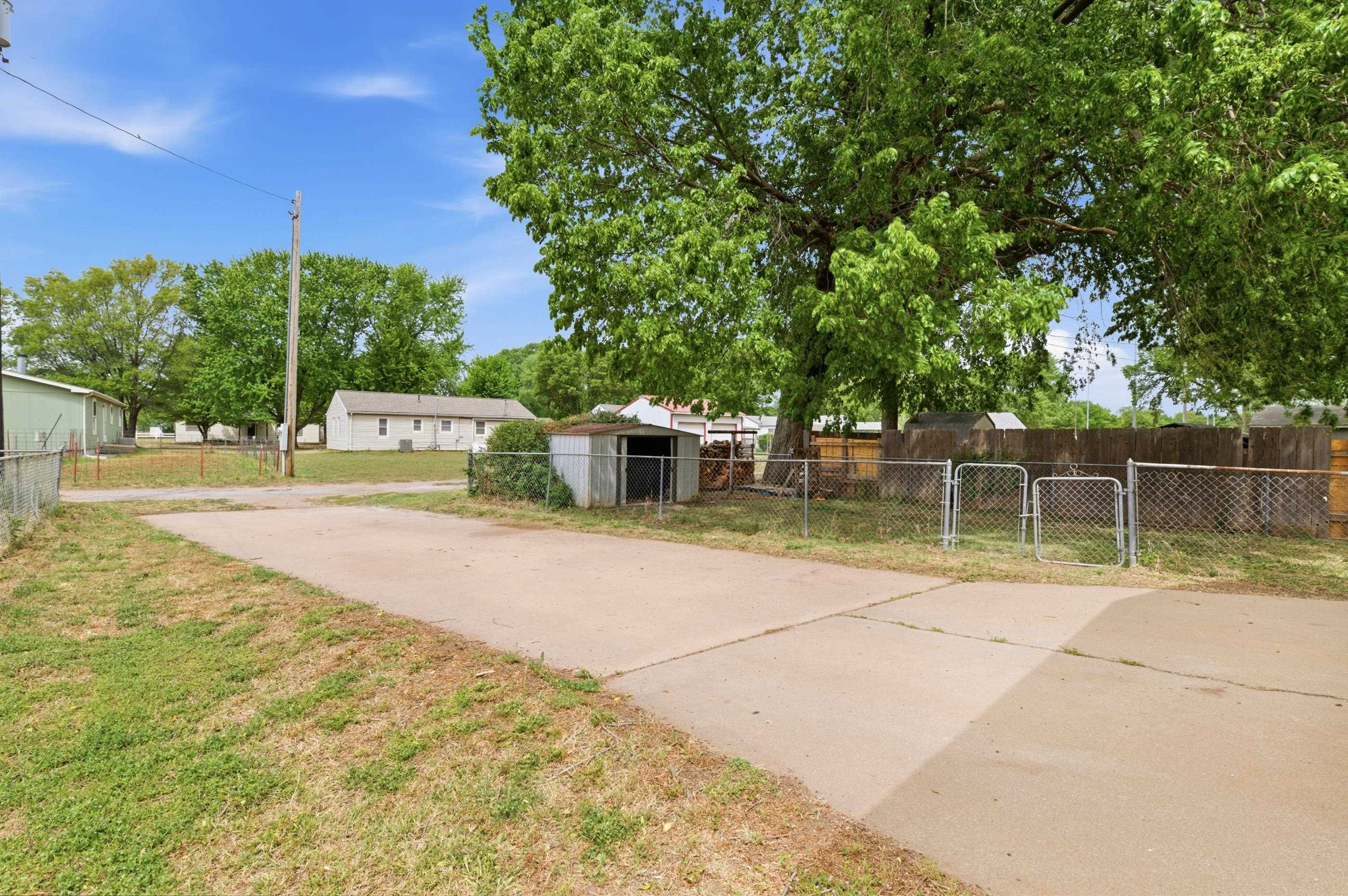2110 Oak Street Harper KS 67058