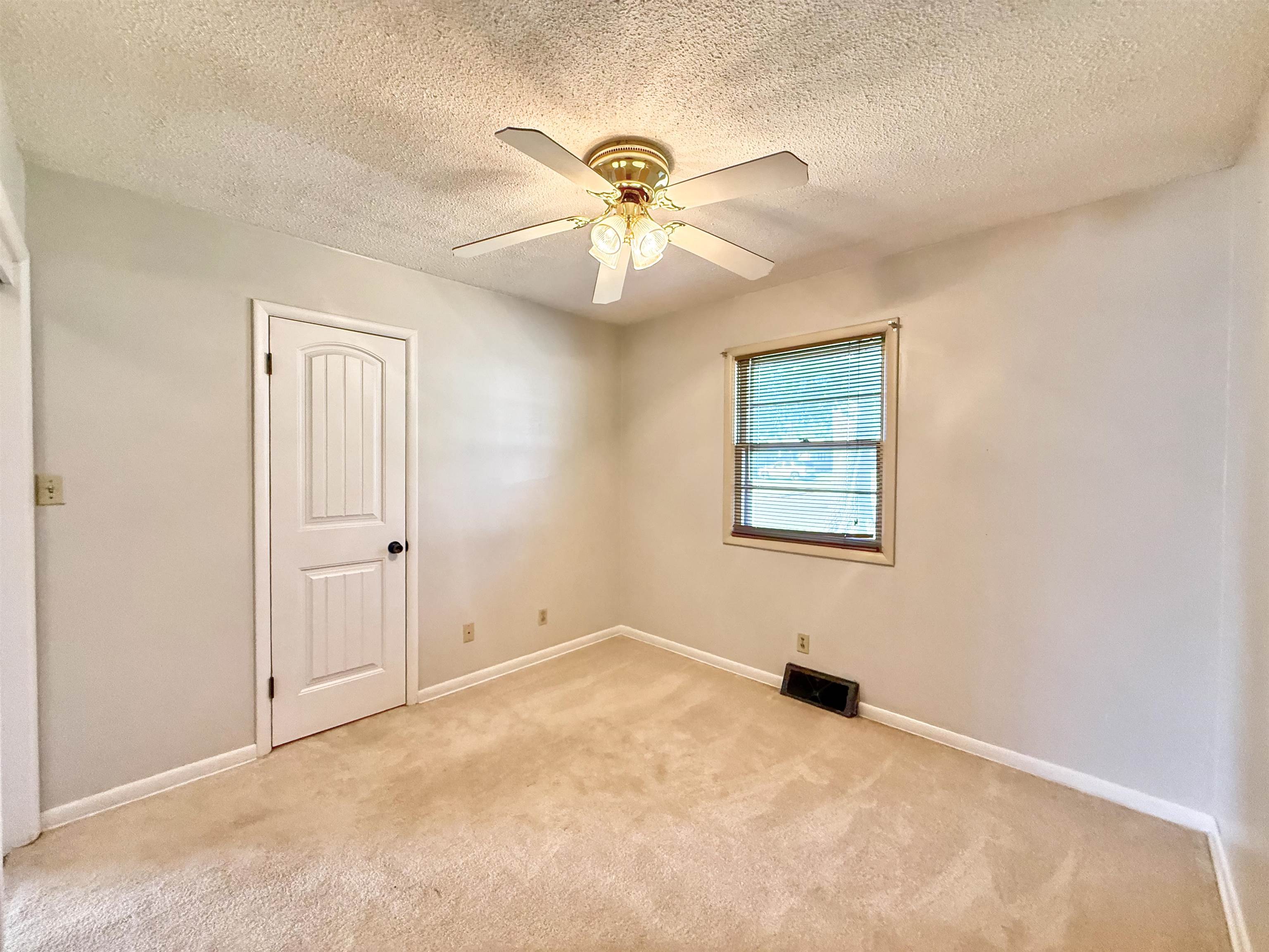 2202 Edgemont Drive Arkansas City KS 67005