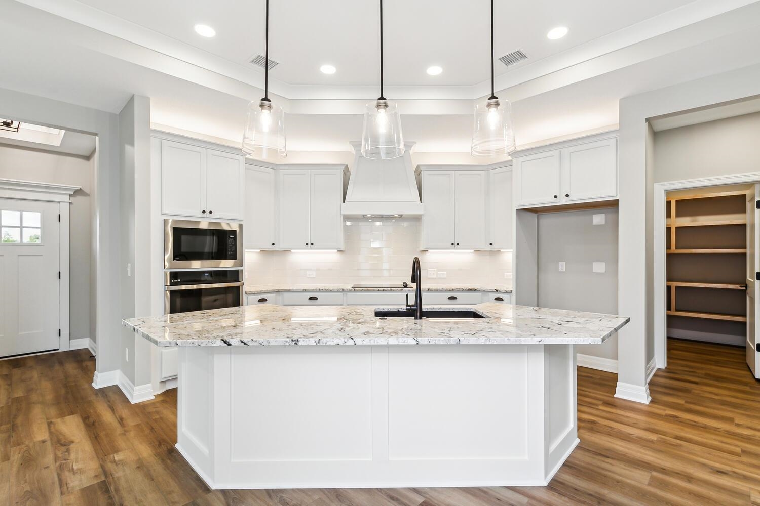 328 W Pepper Tree Andover KS 67002