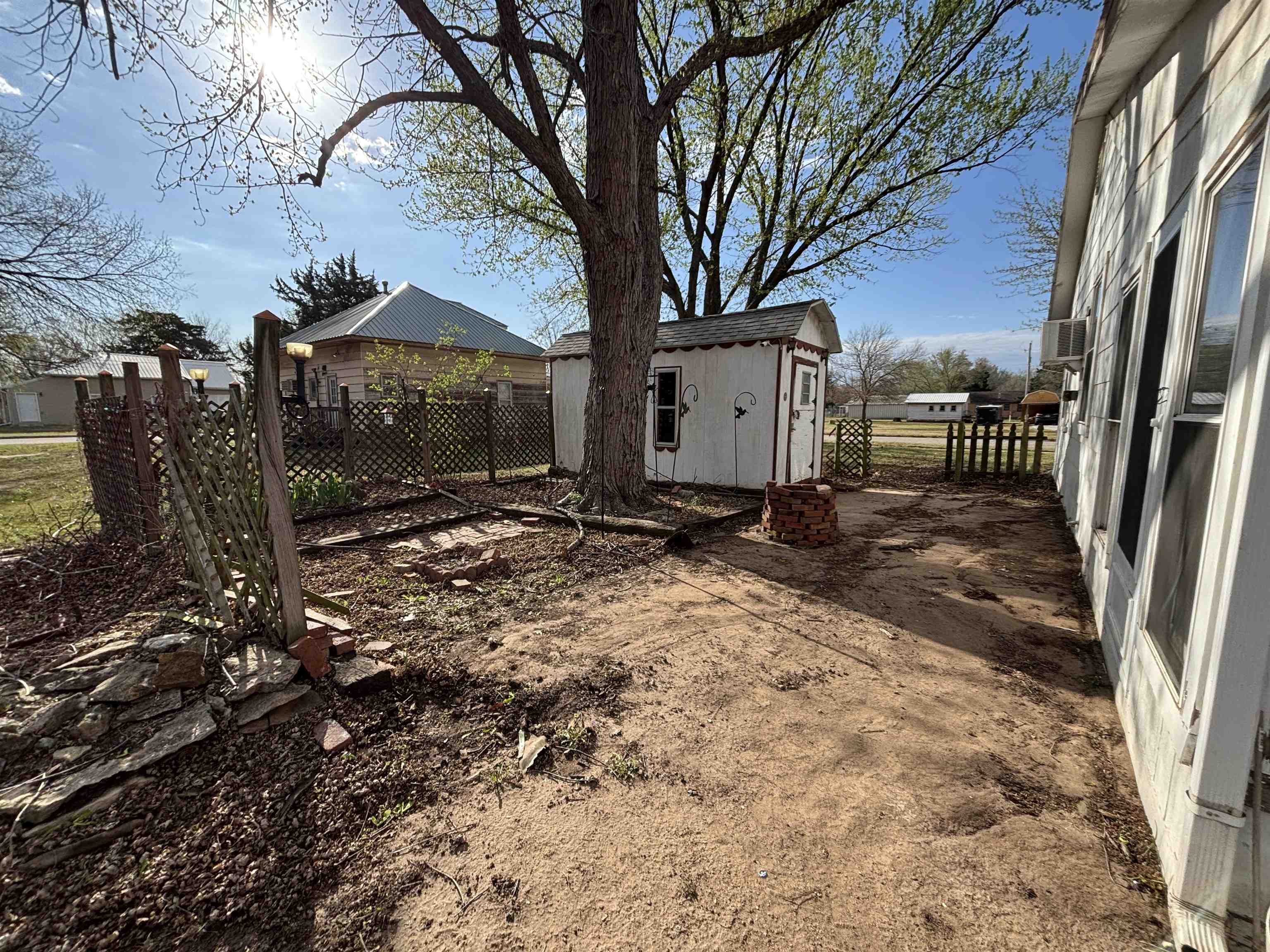 216 E 8th Street Harper KS 67058