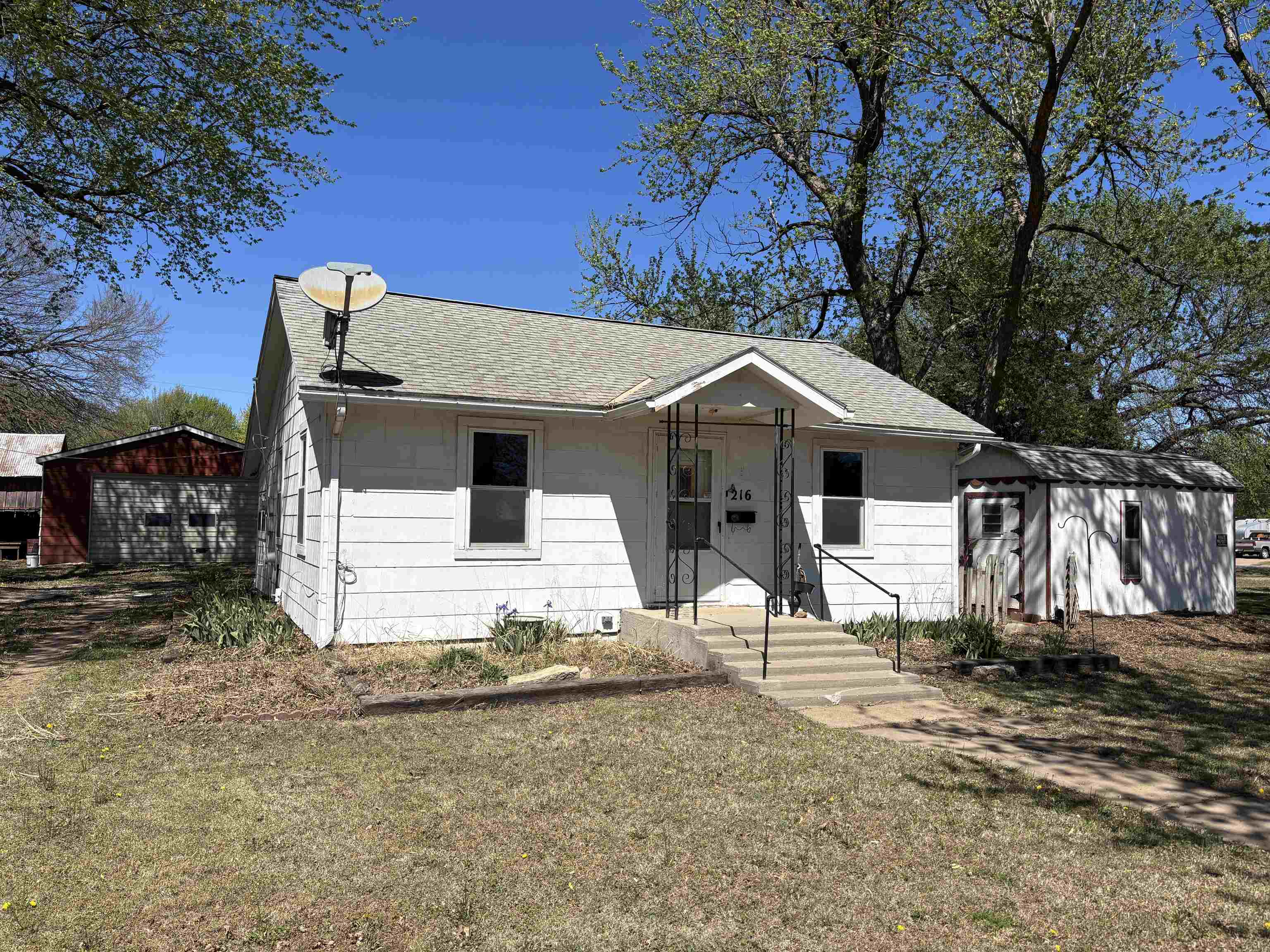 216 E 8th Street Harper KS 67058