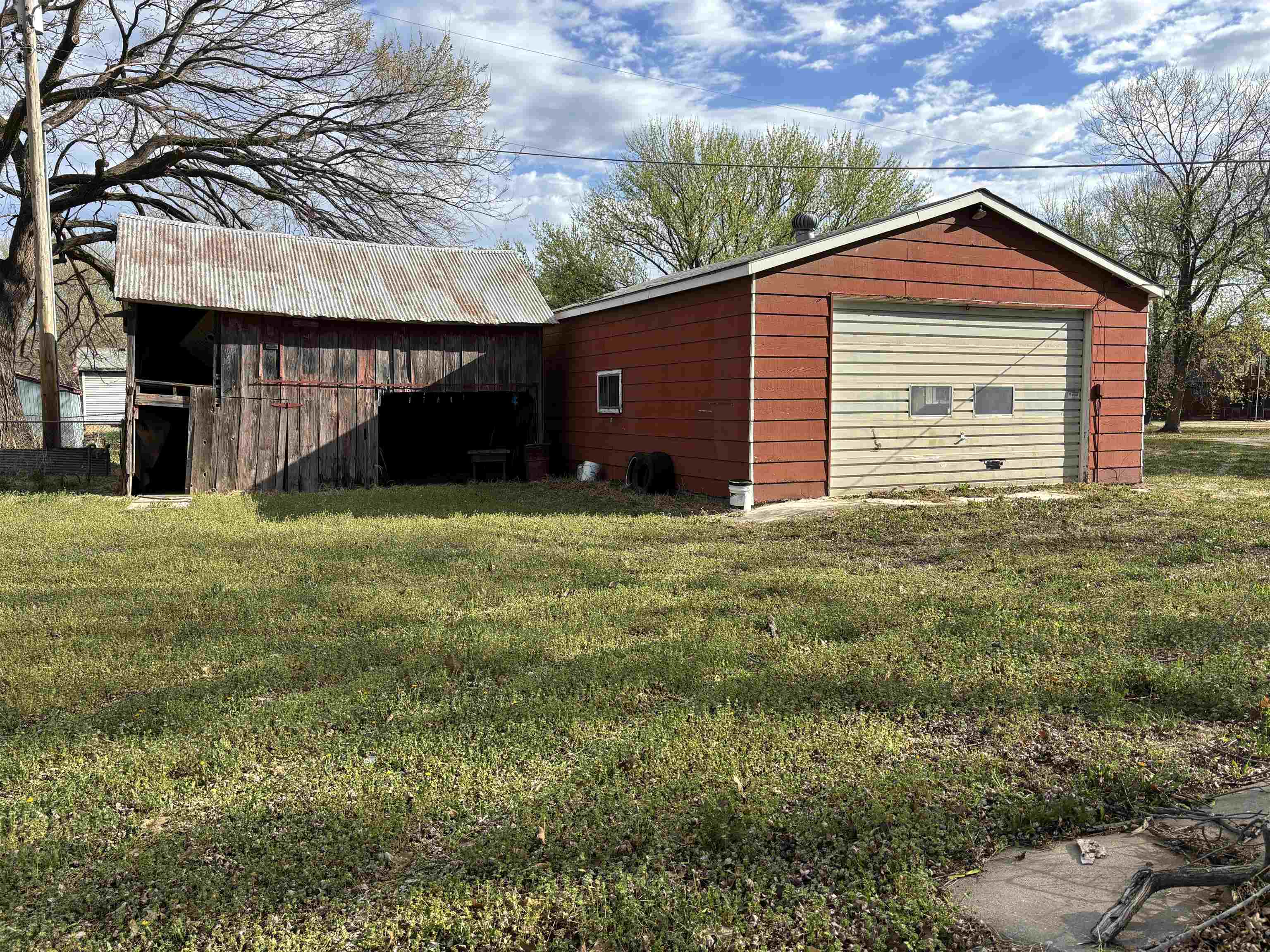 216 E 8th Street Harper KS 67058