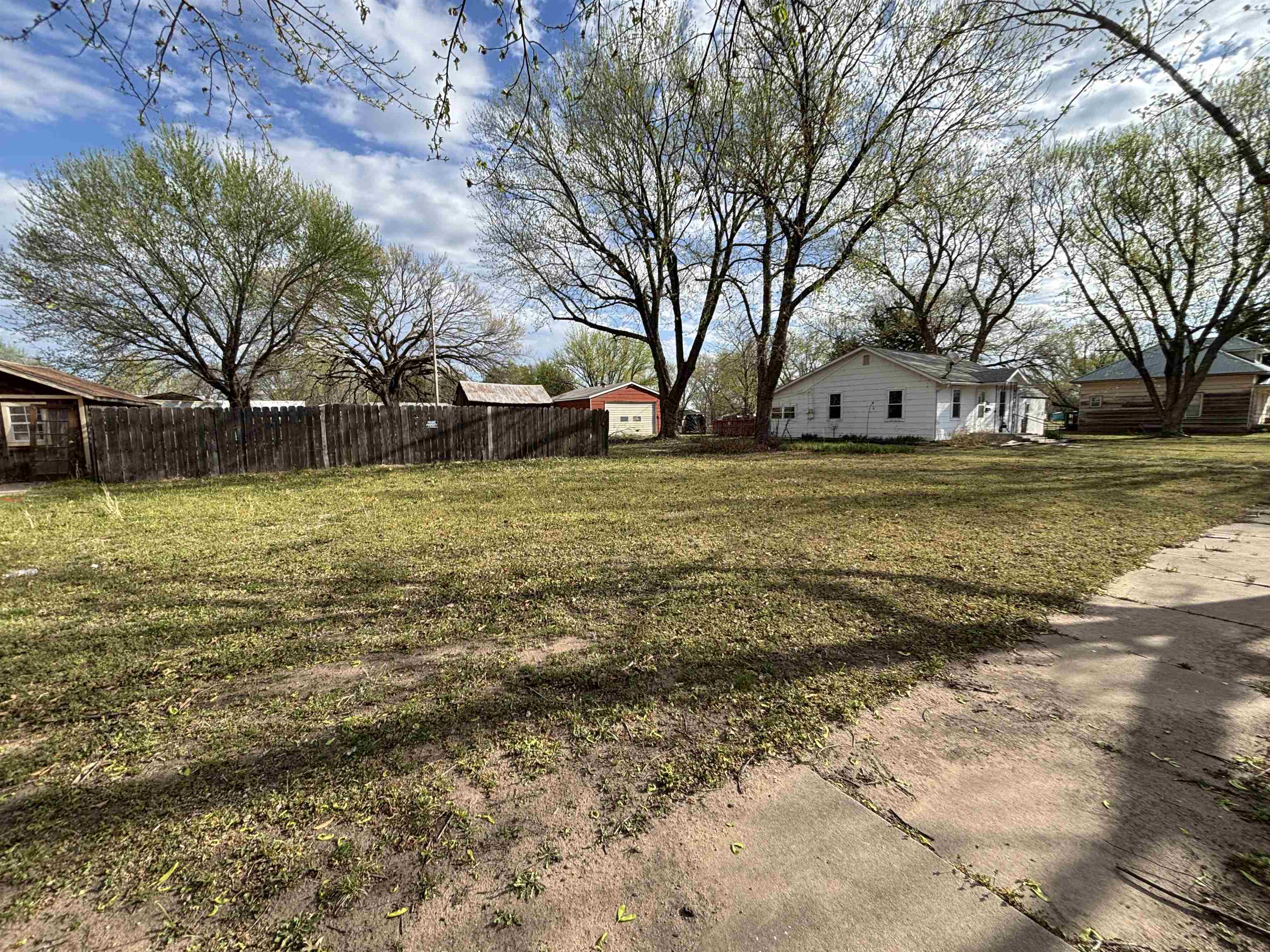 216 E 8th Street Harper KS 67058