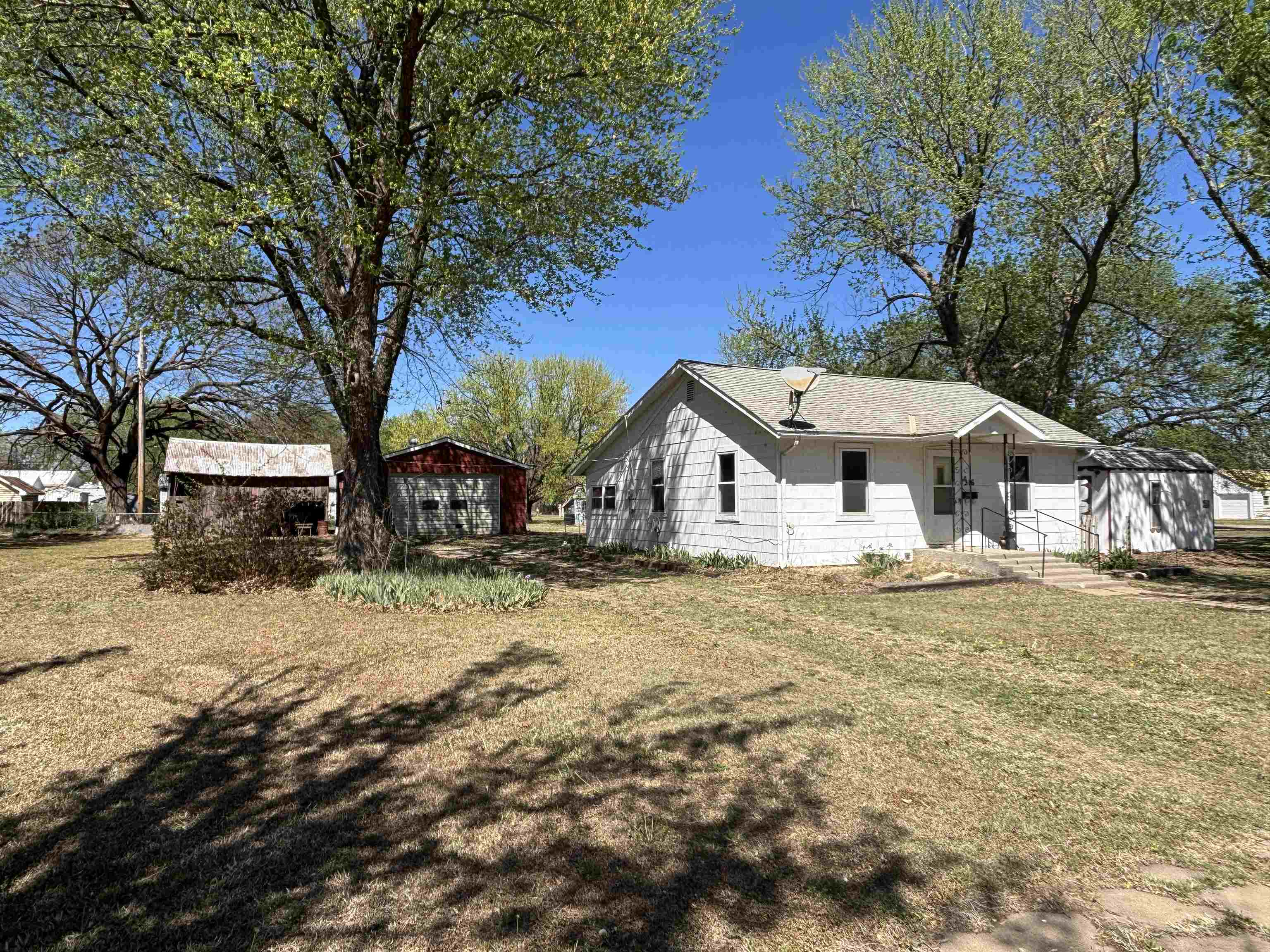 216 E 8th Street Harper KS 67058