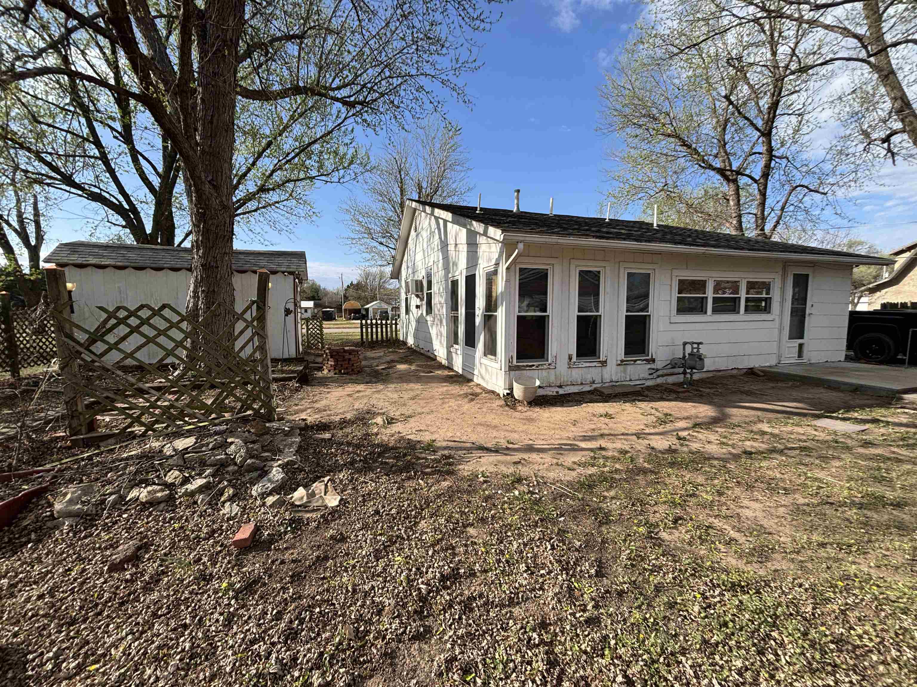 216 E 8th Street Harper KS 67058