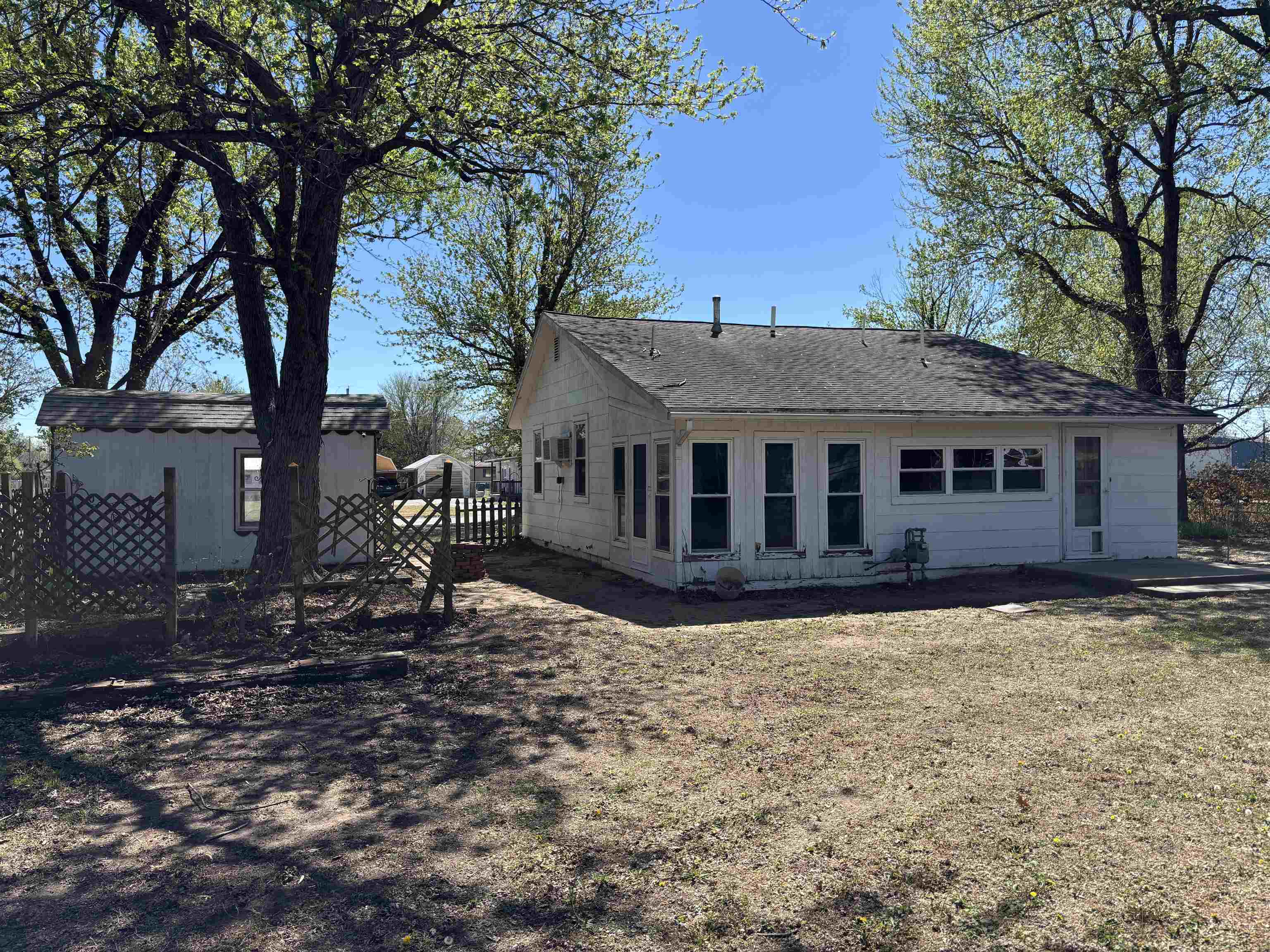 216 E 8th Street Harper KS 67058