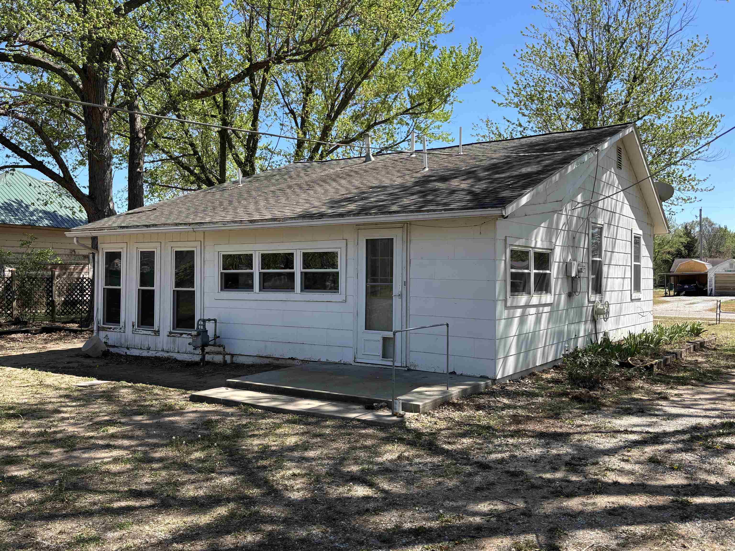 216 E 8th Street Harper KS 67058