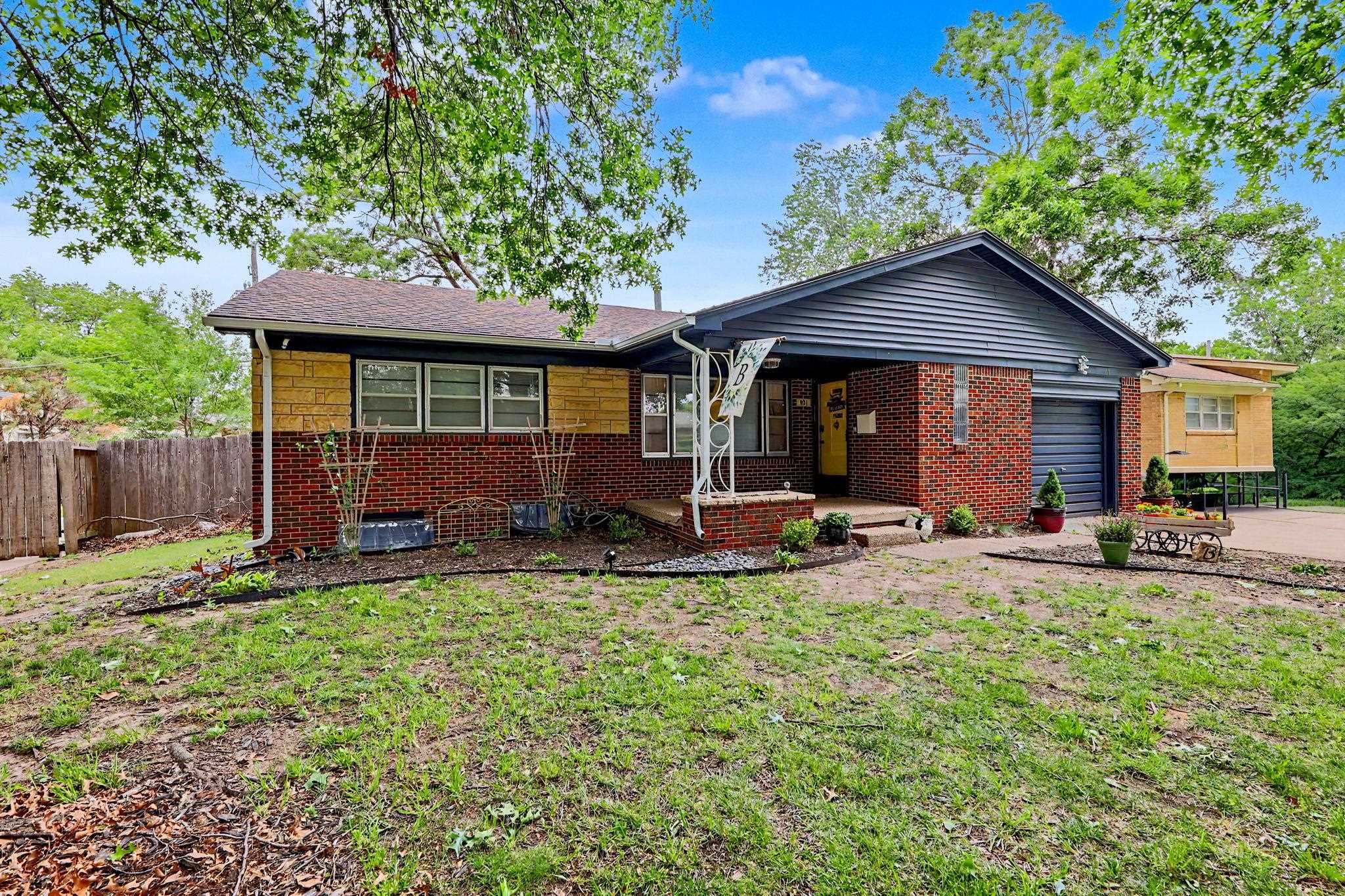 931 S Broadmoor Wichita KS 67207