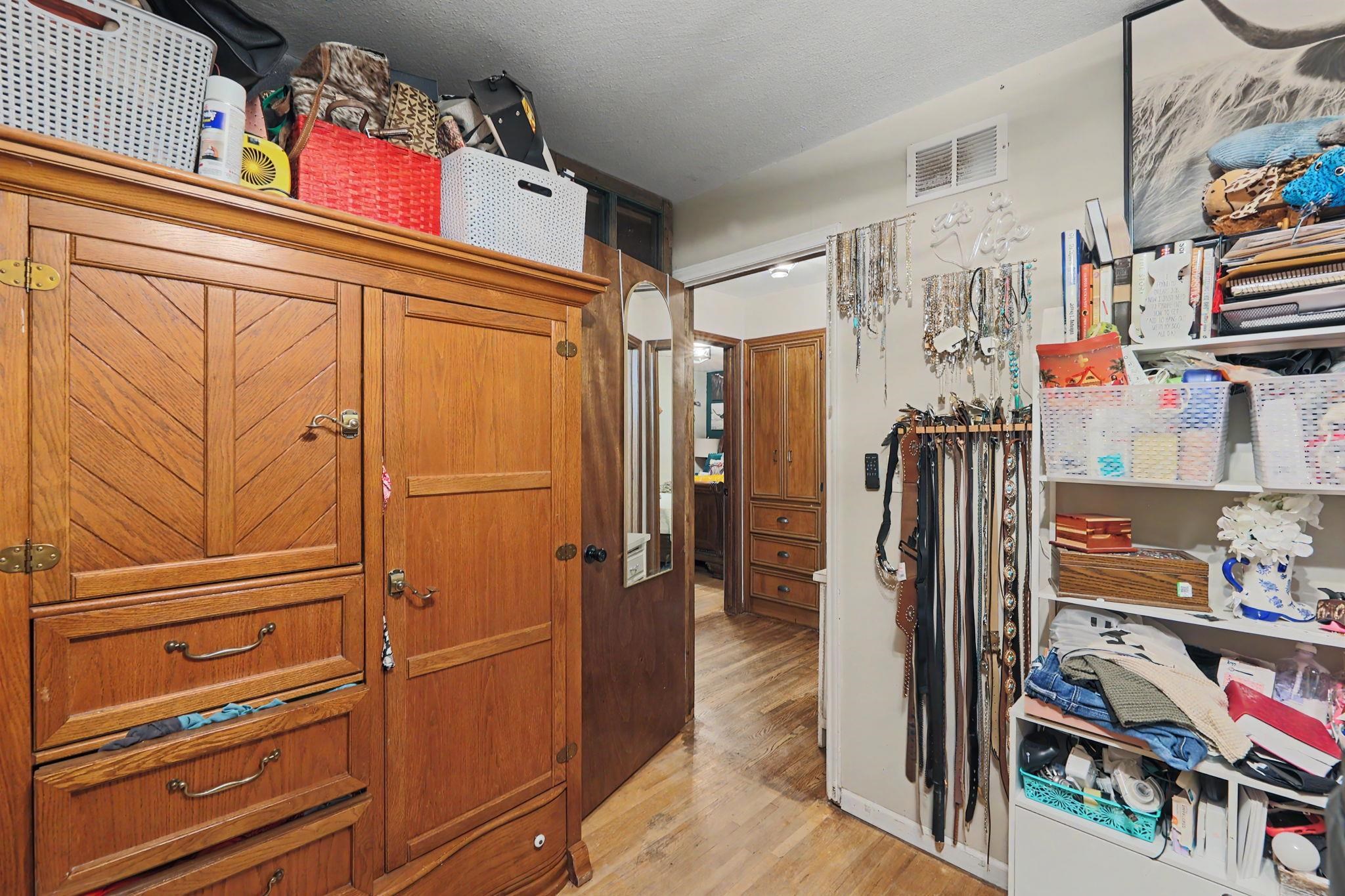 931 S Broadmoor Wichita KS 67207