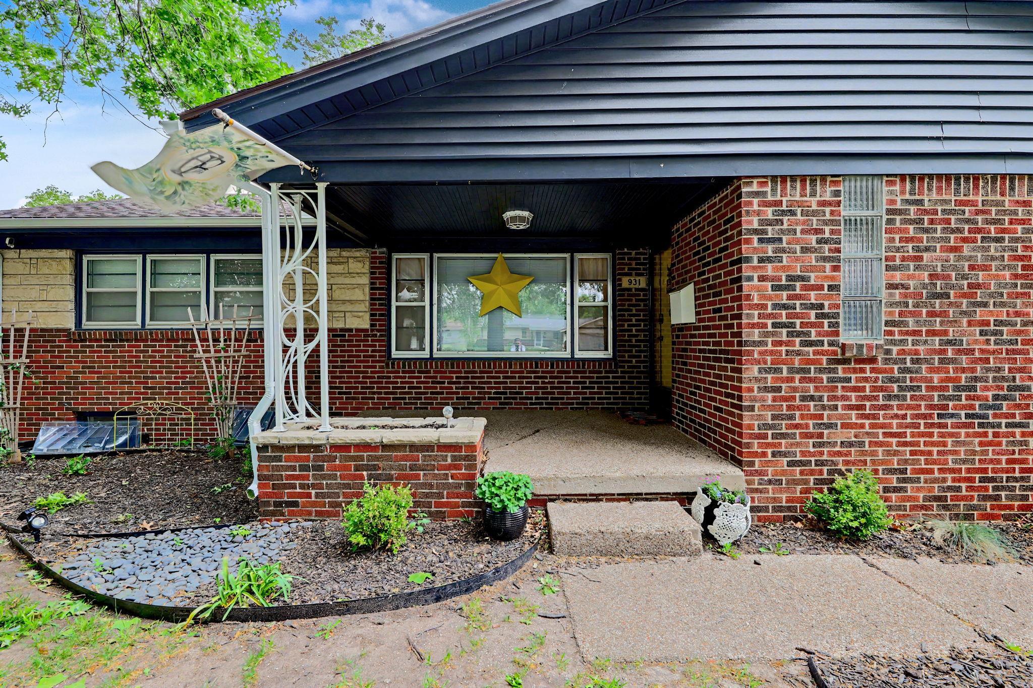 931 S Broadmoor Wichita KS 67207