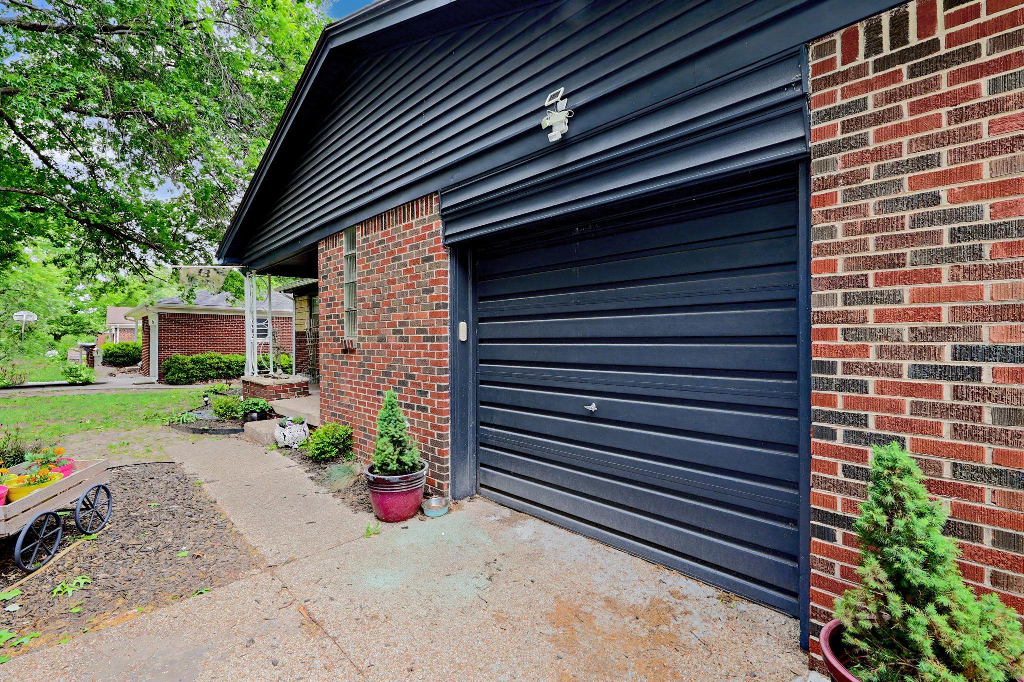 931 S Broadmoor Wichita KS 67207