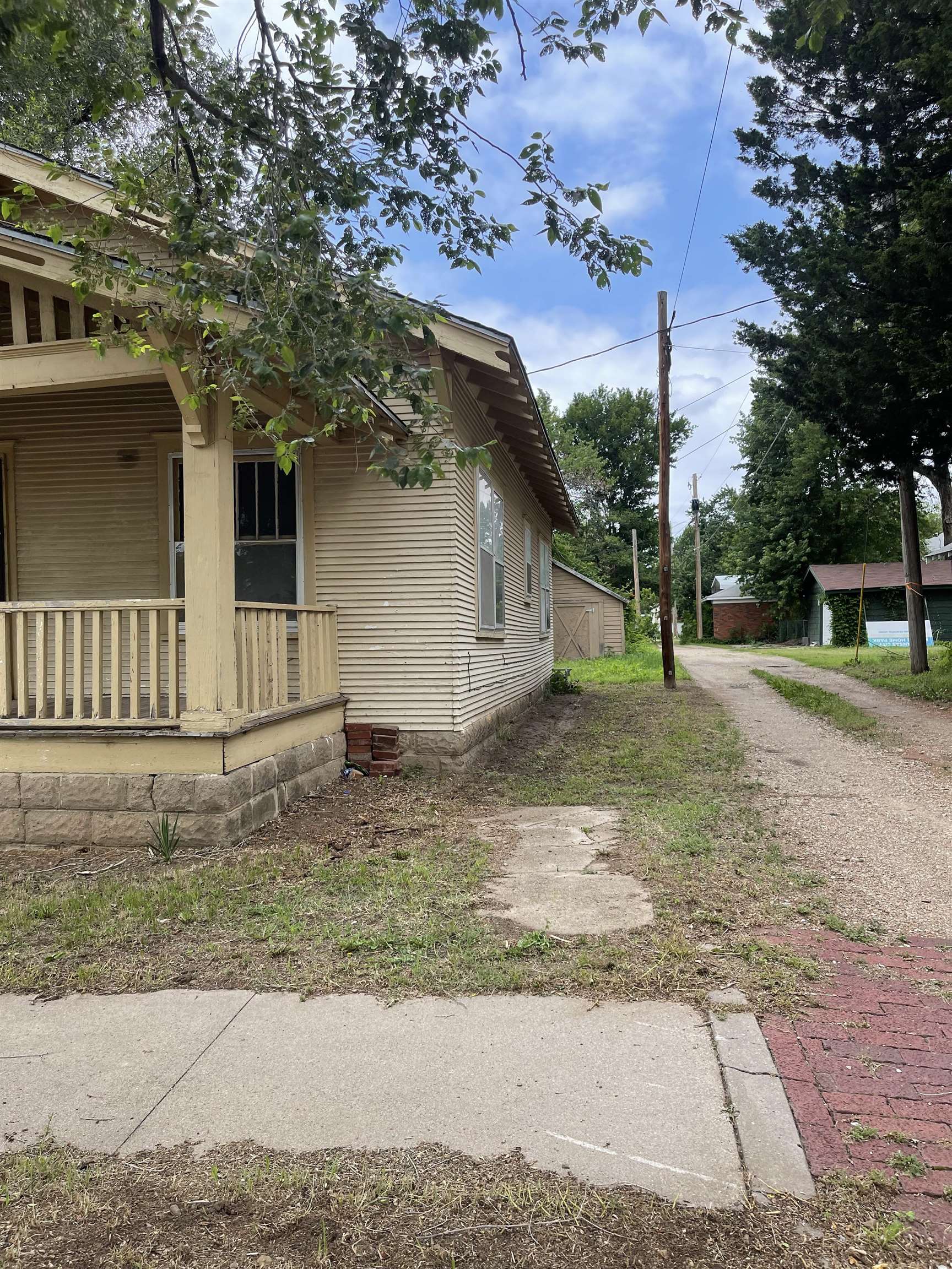 412 W Chestnut Avenue Arkansas City KS 67005-2539