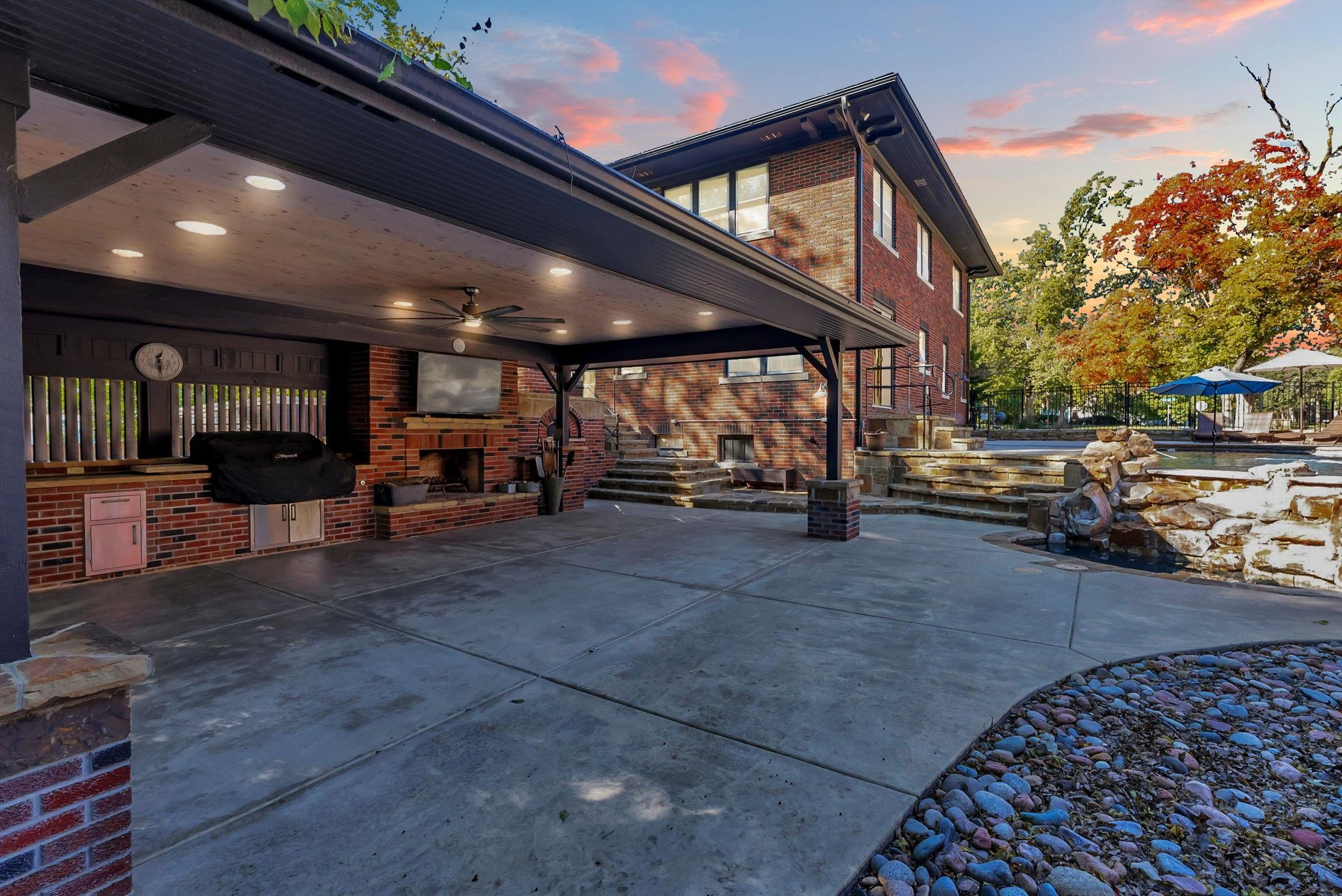 1602 Hillcrest Newton KS 67114