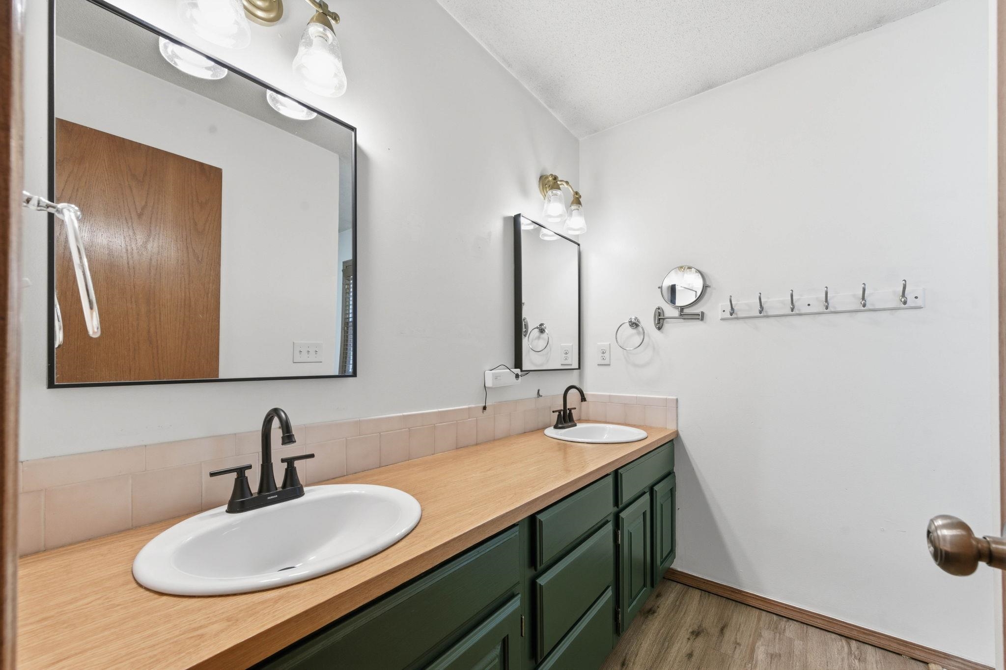 6643 E Saint James Place Bel Aire KS 67226