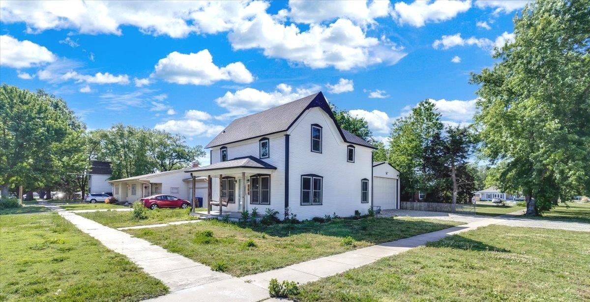 304 S Willow Douglass KS 67039