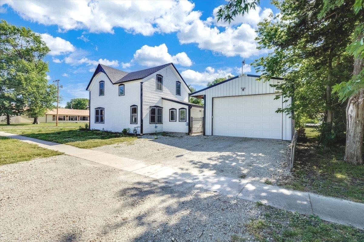 304 S Willow Douglass KS 67039