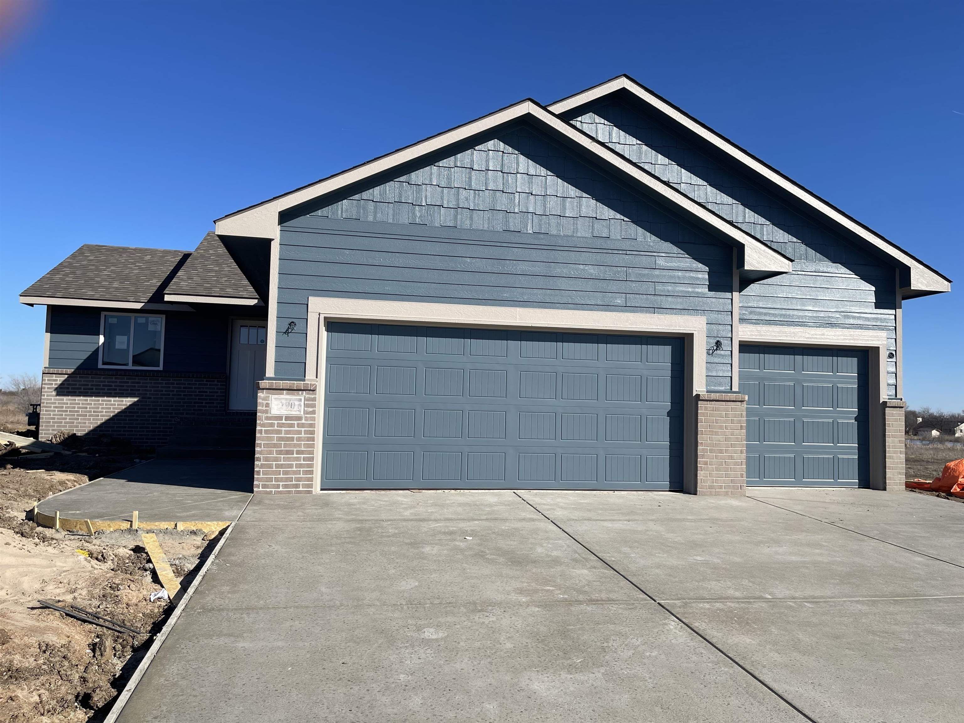 290 W Dusk Rose Hill KS 67133