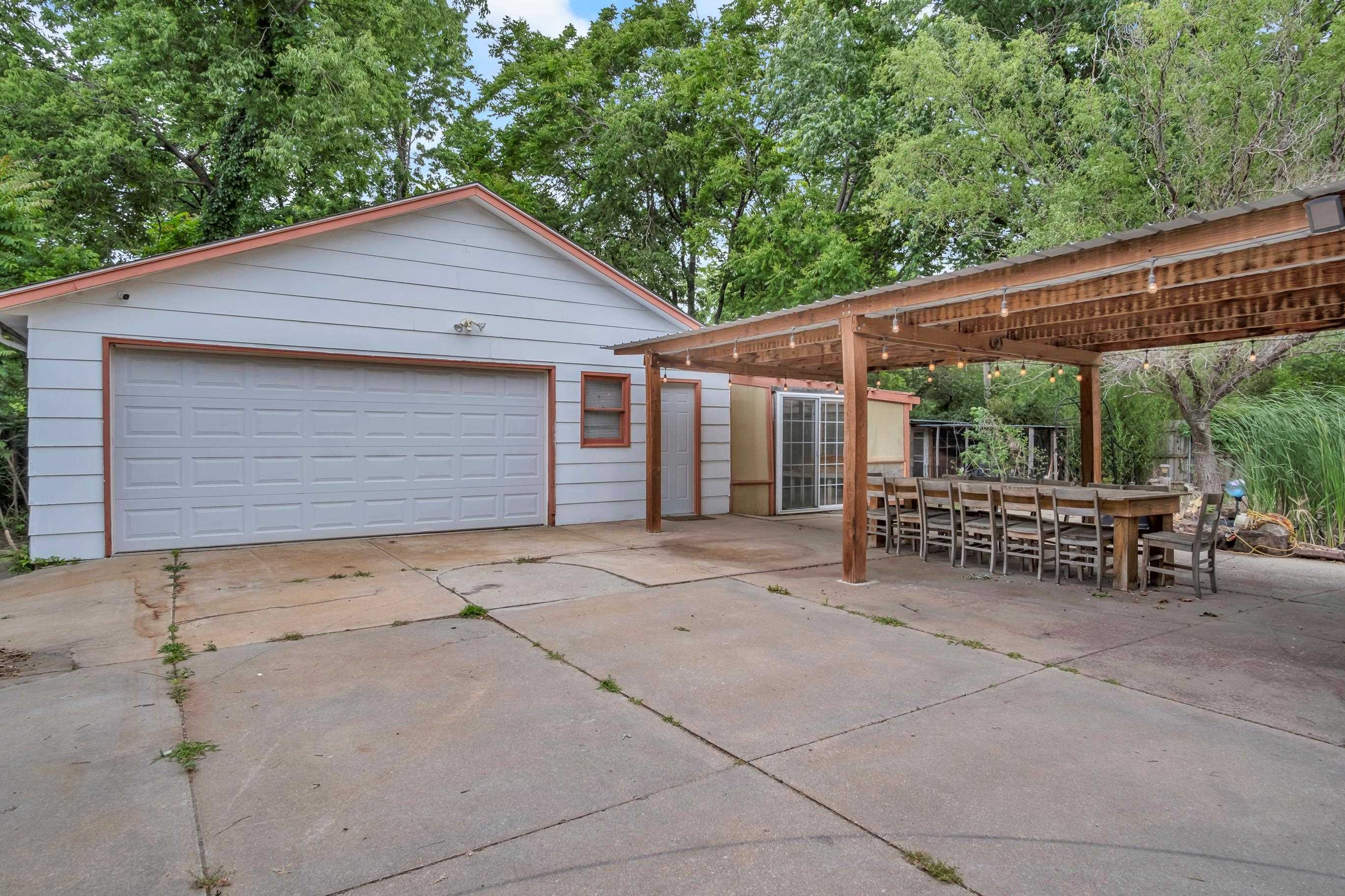 2304 E Glen Oaks Drive Wichita KS 67216